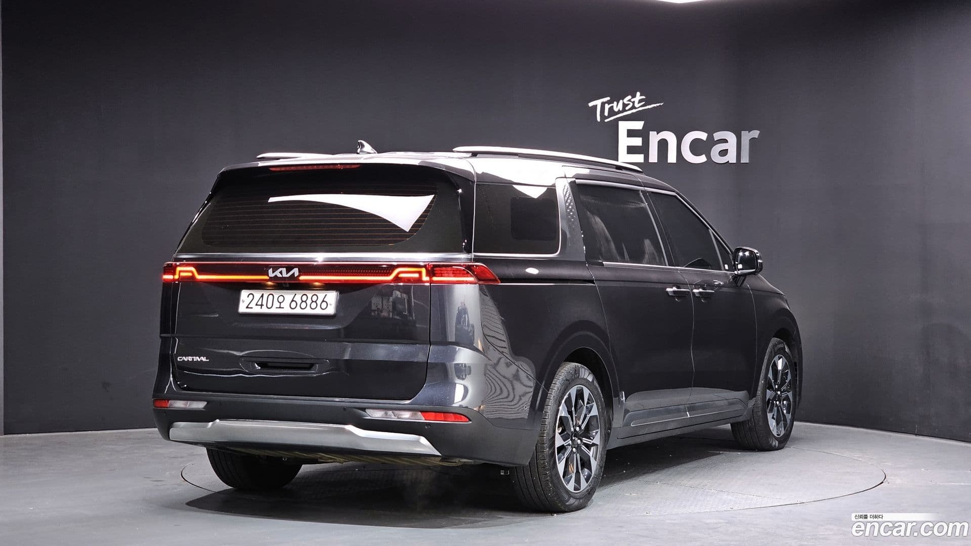 Main__Slider__Photo:Canival Kia 2023.8-1