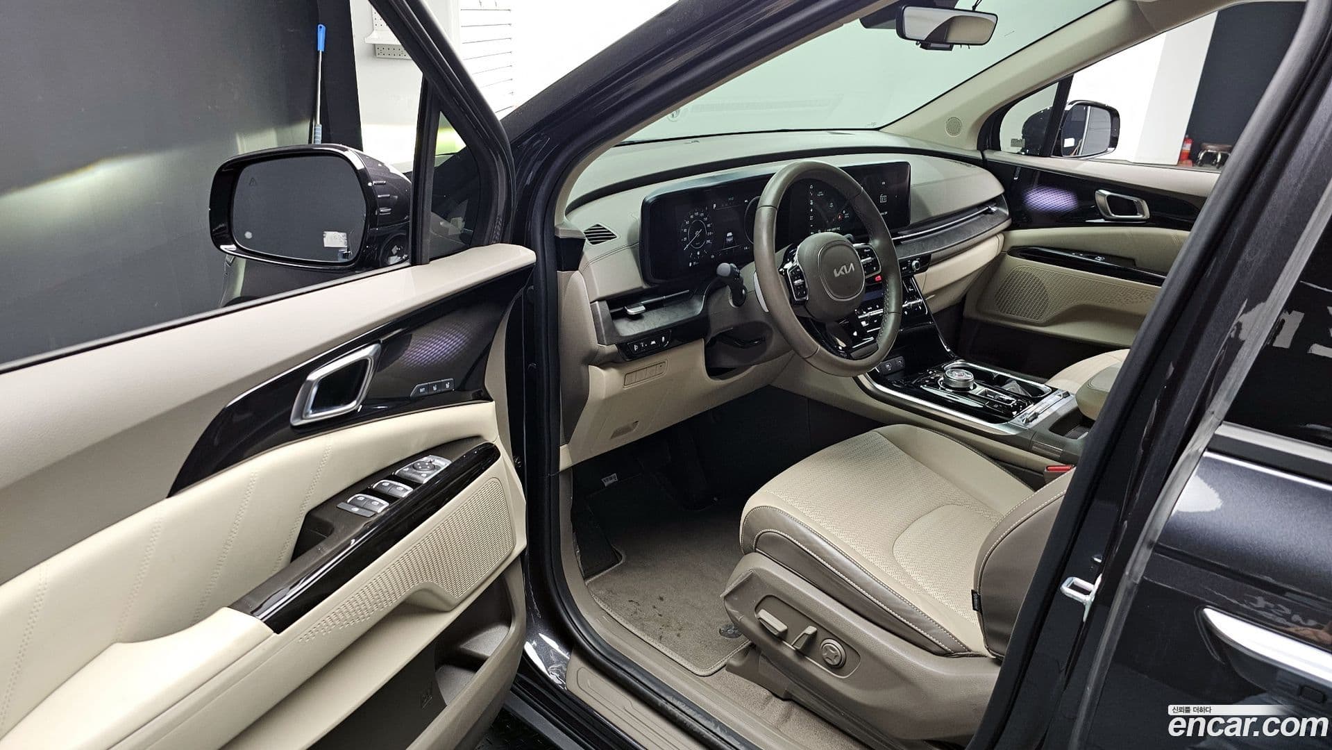 Main__Slider__Photo:Canival Kia 2023.8-9