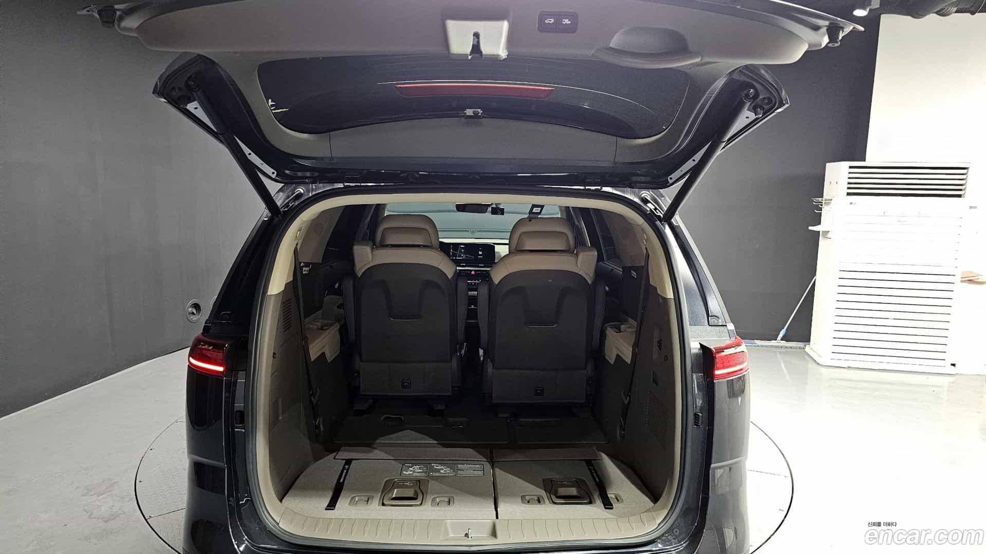 Canival Kia 2023.8-OPTION-024