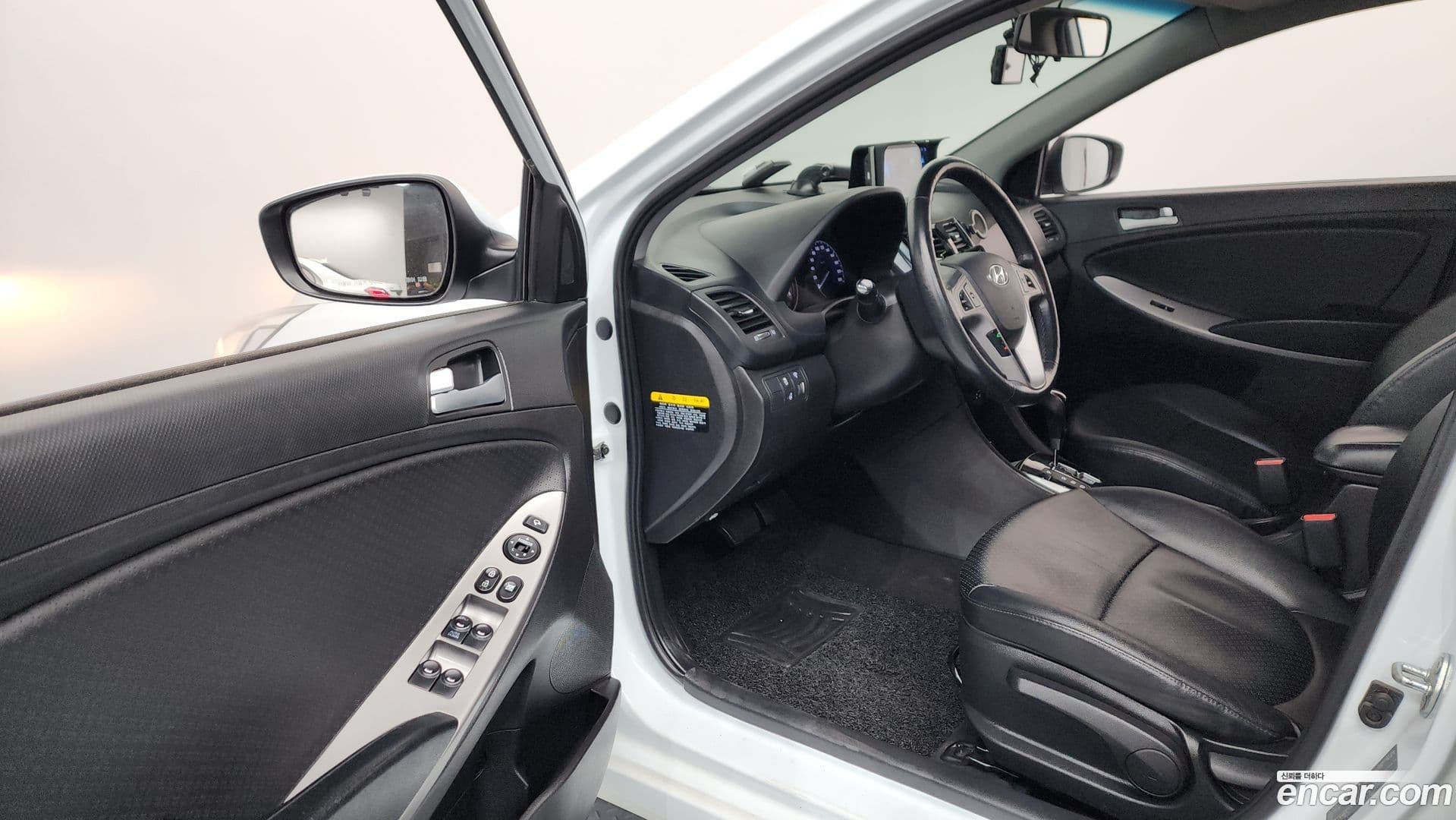 Main__Slider__Photo:Accent Hyundai 2016.1-9