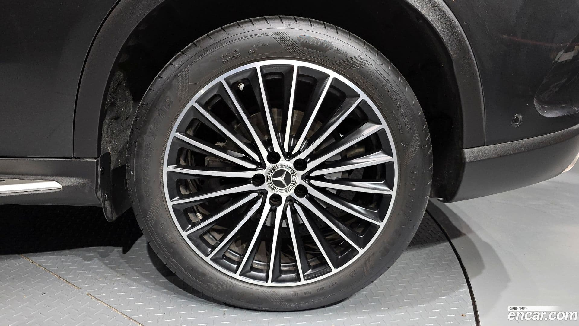 Main__Slider__Photo:GLC-Class Mercedes-Benz 2024.8-4