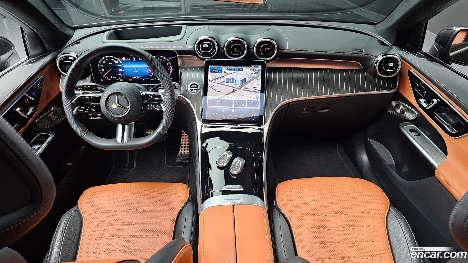 Main__Slider__Photo:GLC-Class Mercedes-Benz 2024.8-6