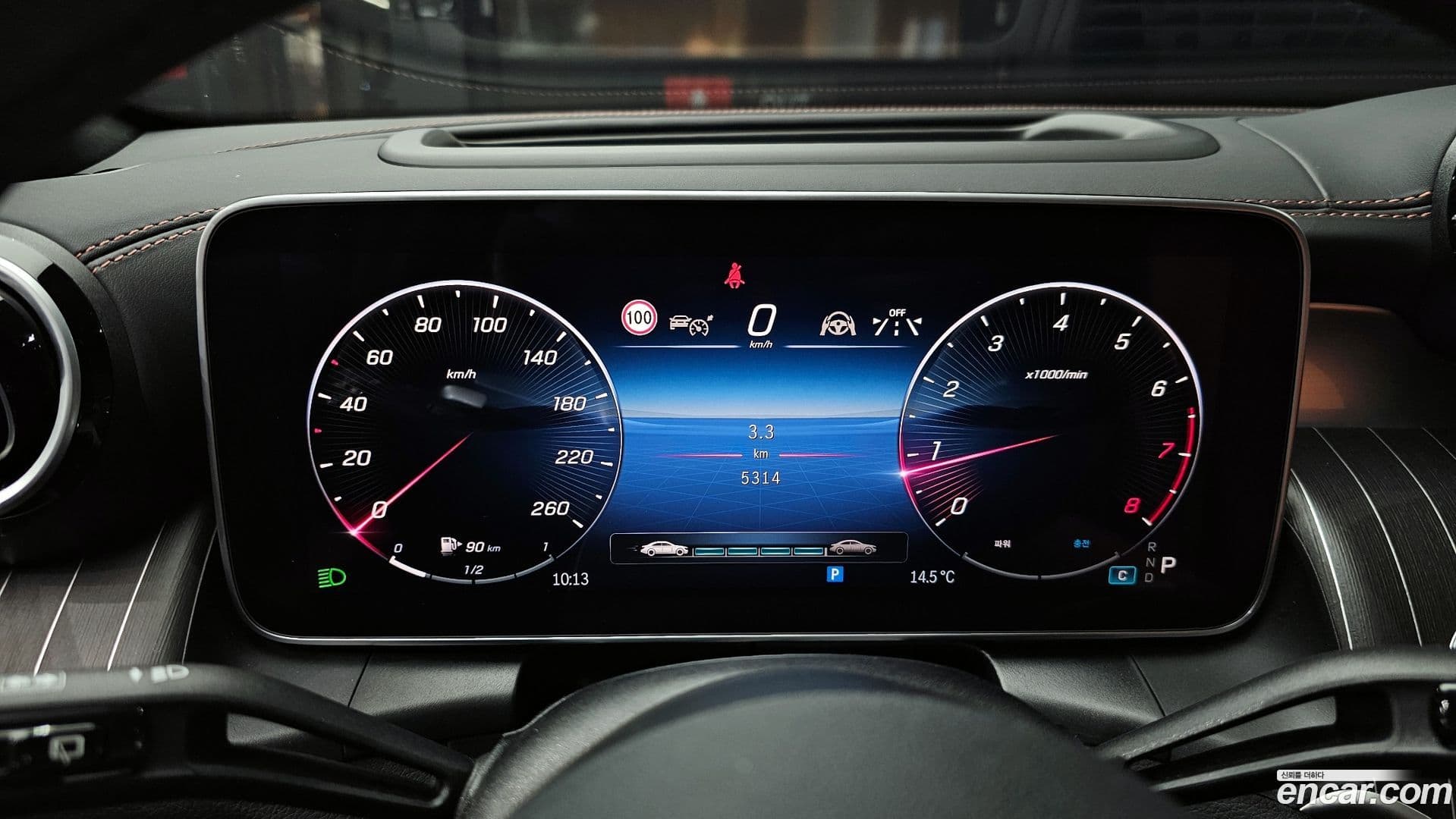 Main__Slider__Photo:GLC-Class Mercedes-Benz 2024.8-7