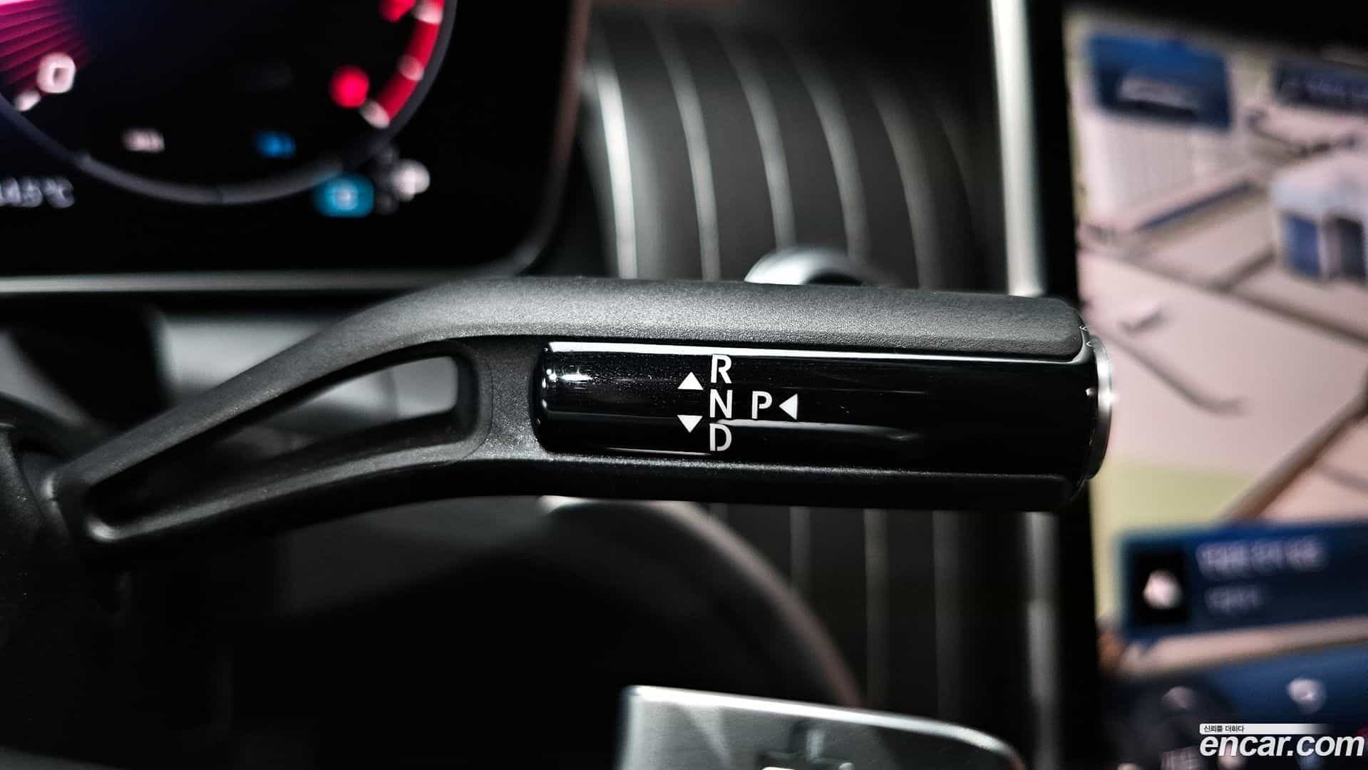 GLC-Class Mercedes-Benz 2024.8-INNER-009