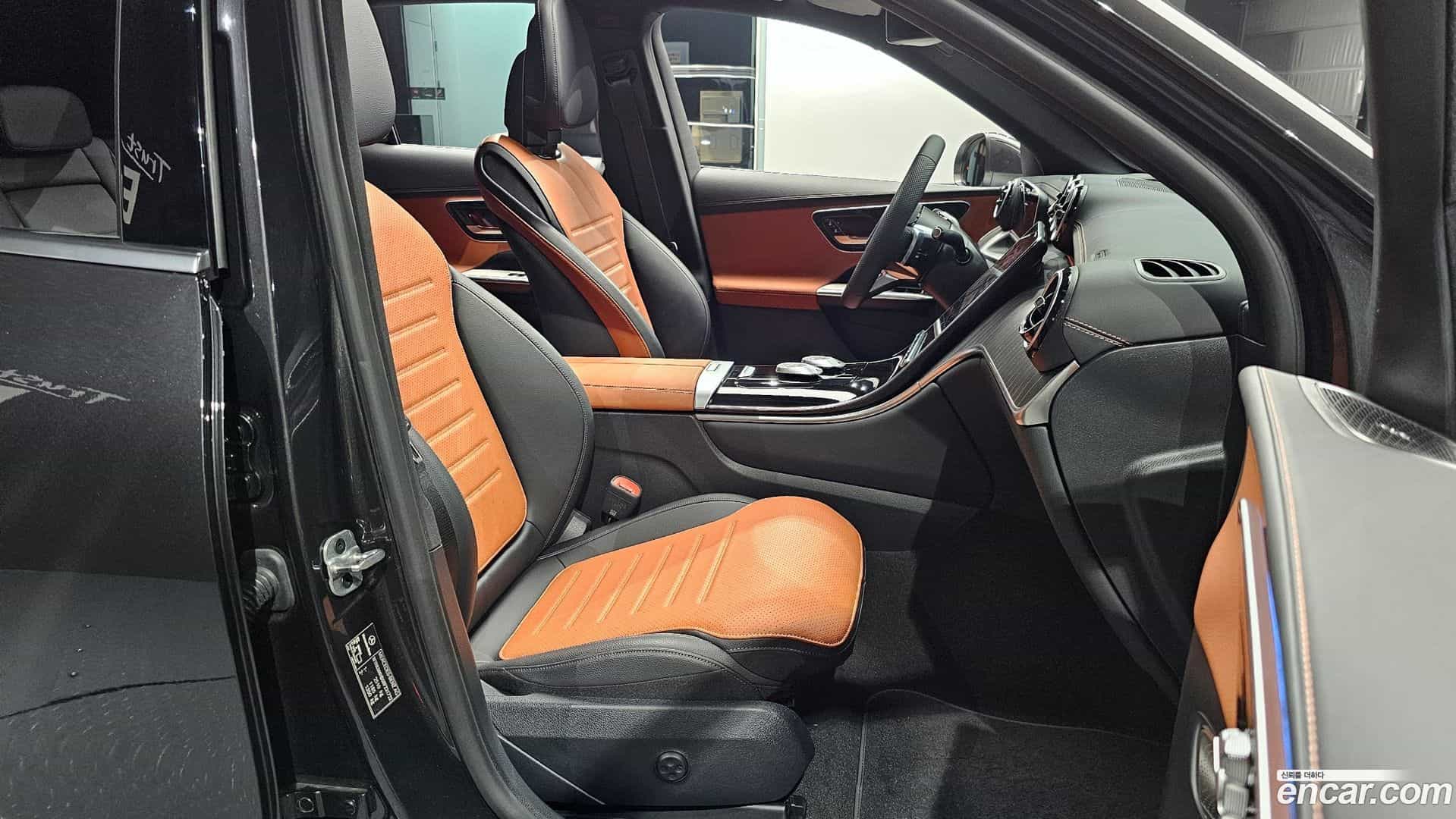 GLC-Class Mercedes-Benz 2024.8-INNER-010