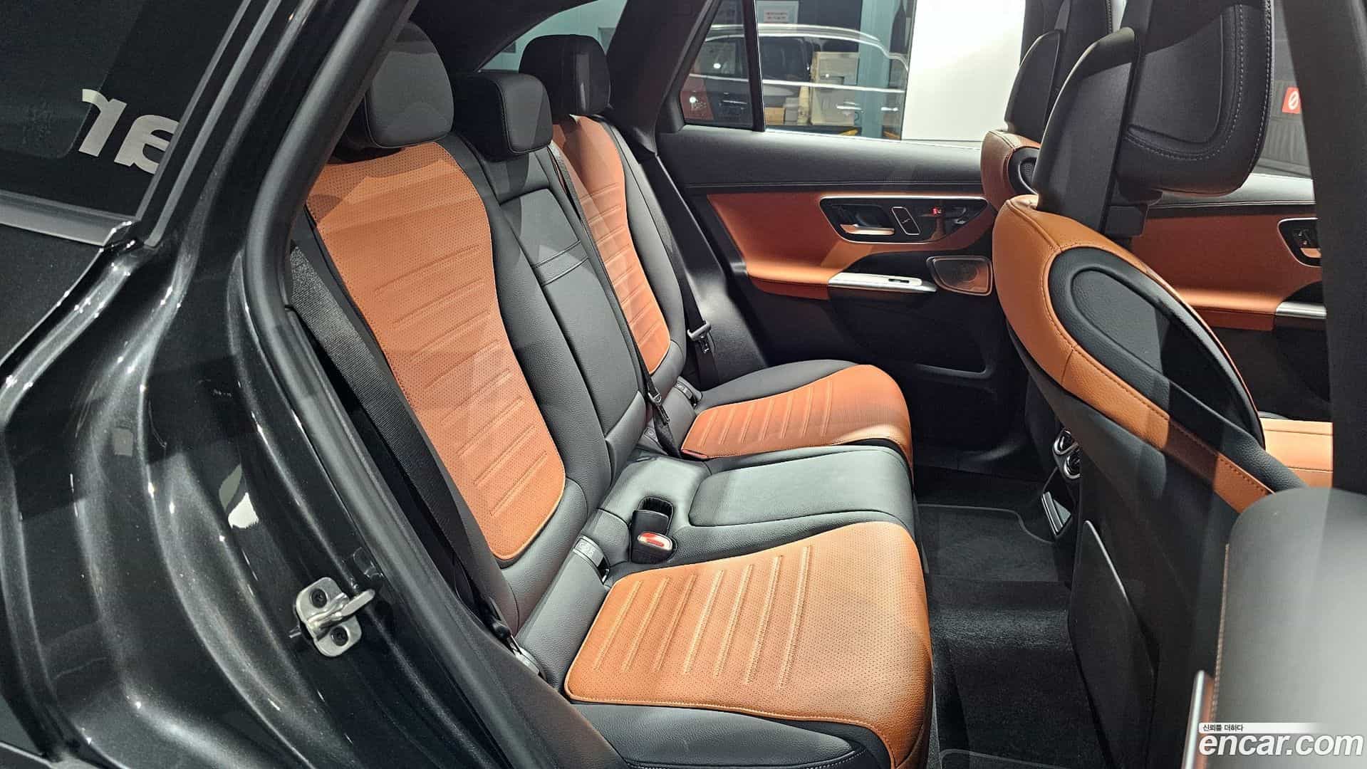 GLC-Class Mercedes-Benz 2024.8-OPTION-016