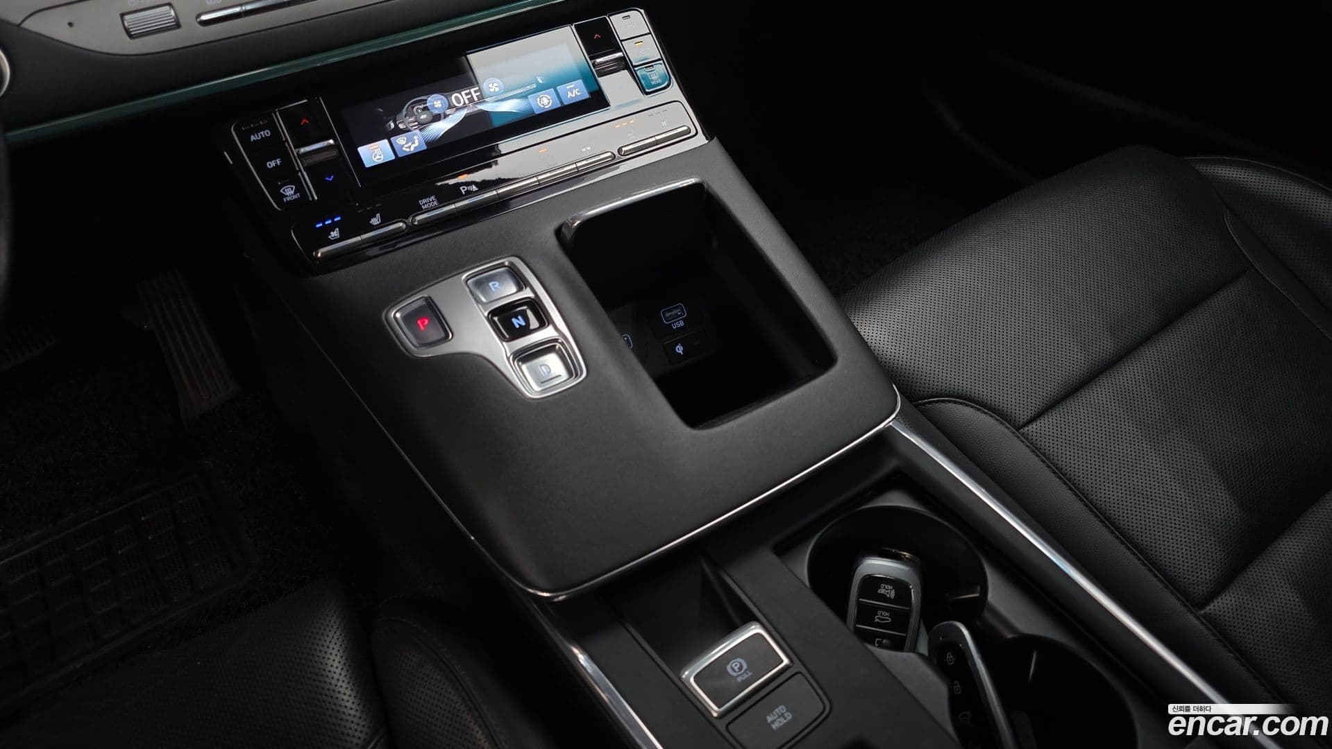 Main__Slider__Photo:Grandeur Hyundai 2020.4-8