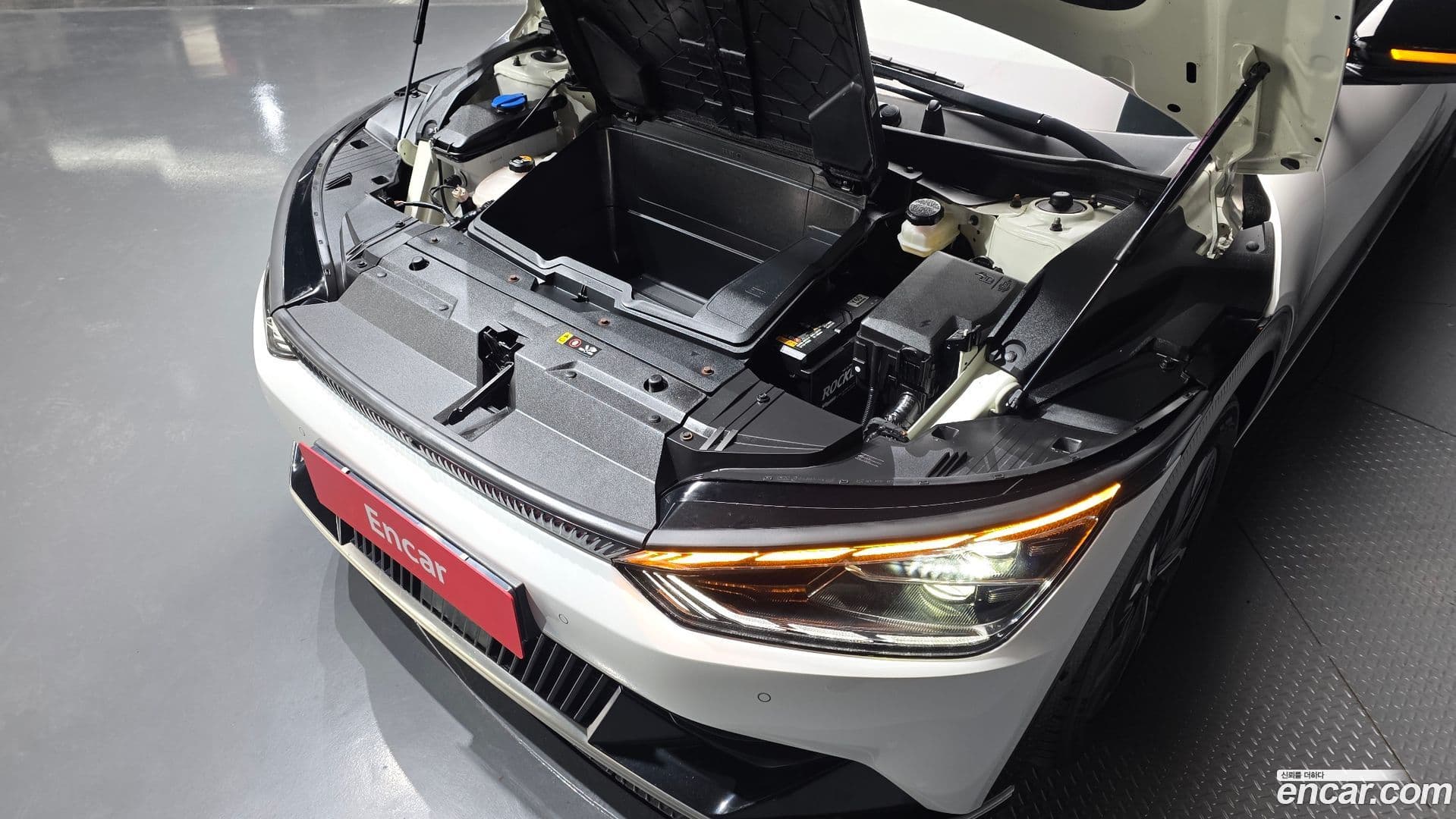 Main__Slider__Photo:EV6 Kia 2021.8-5