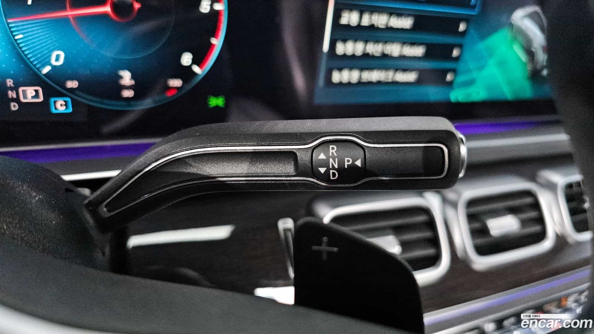 GLE-Class Mercedes-Benz 2020.11-INNER-009