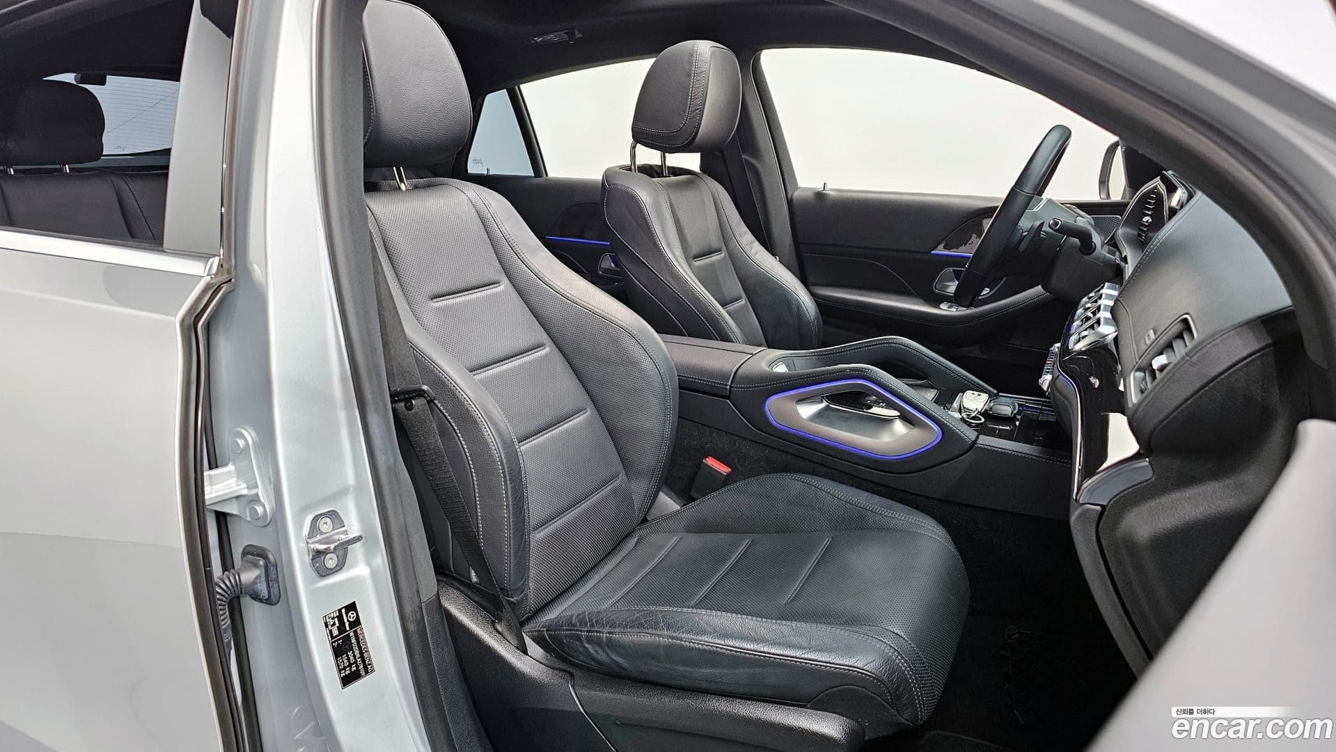 Main__Slider__Photo:GLE-Class Mercedes-Benz 2020.11-9