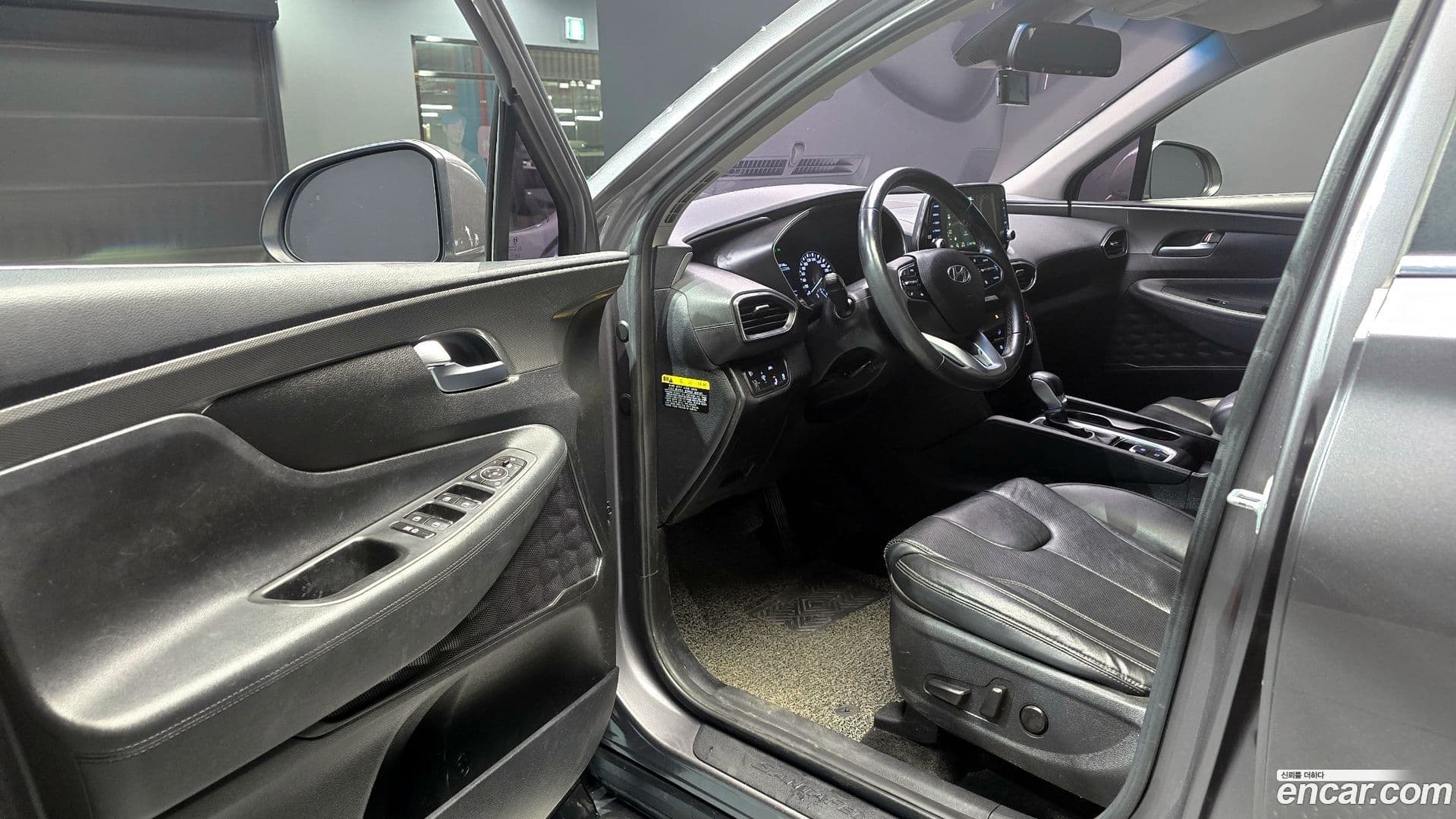 Main__Slider__Photo:Santafe Hyundai 2018.5-10