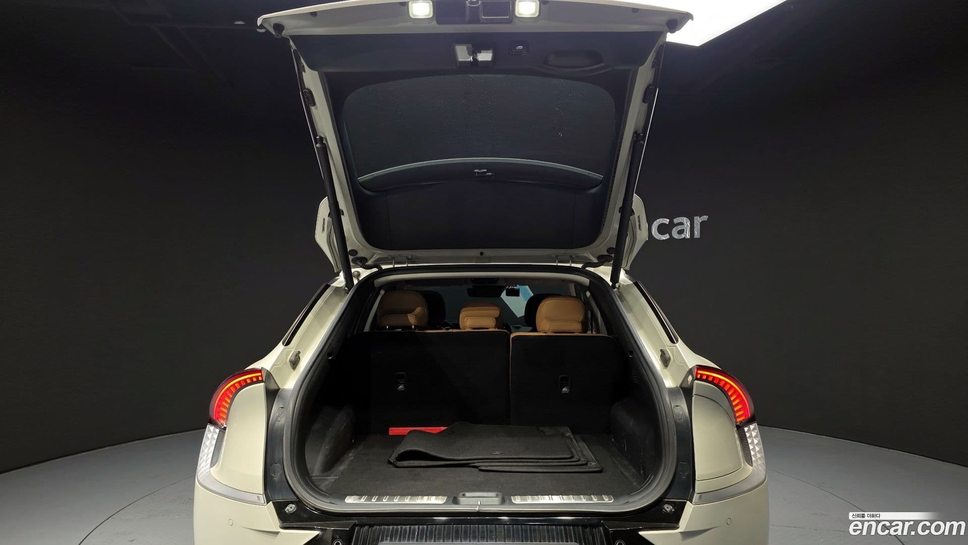 Main__Slider__Photo:EV6 Kia 2022.7-19