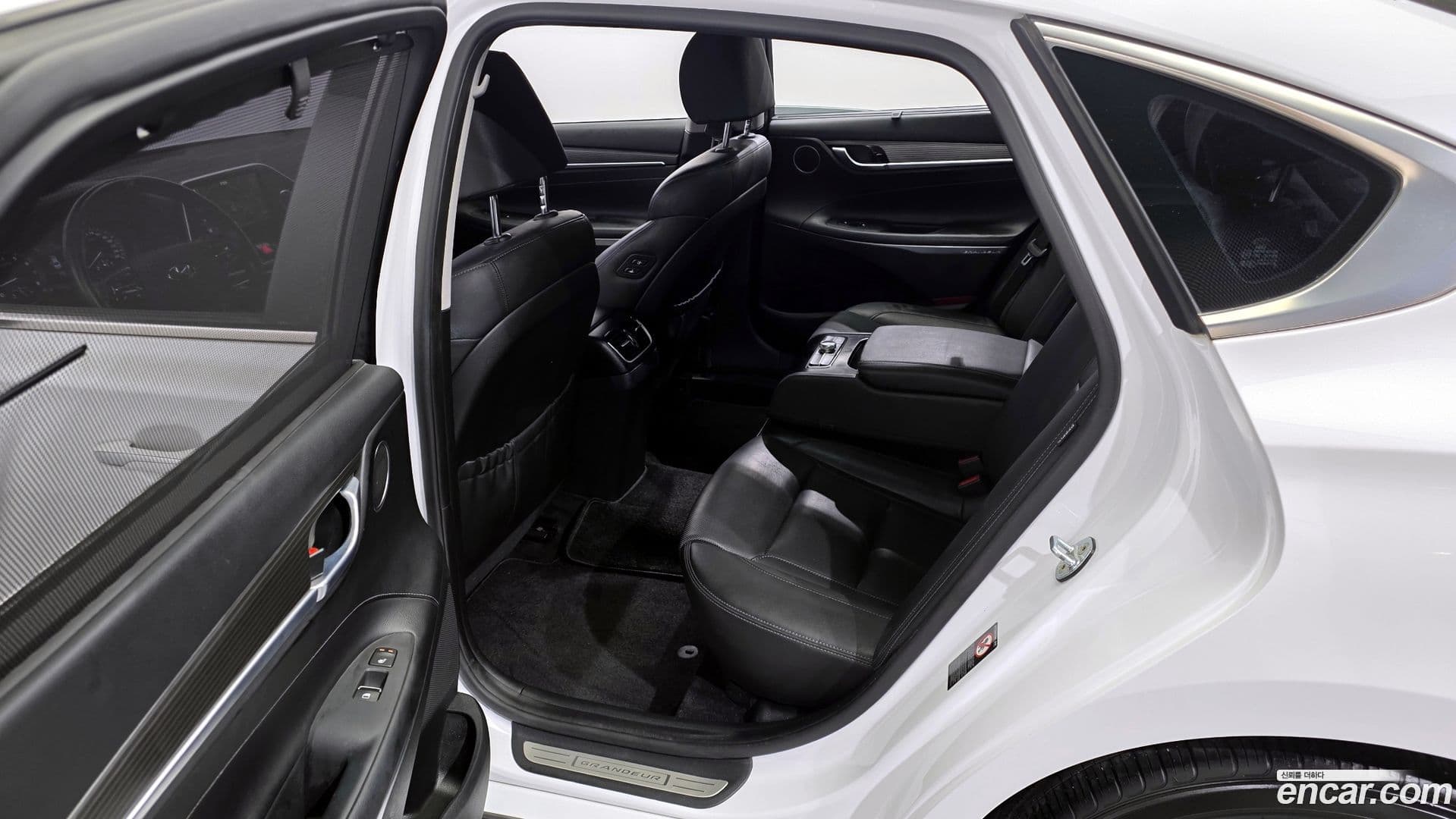 Main__Slider__Photo:Grandeur Hyundai 2017.0-10