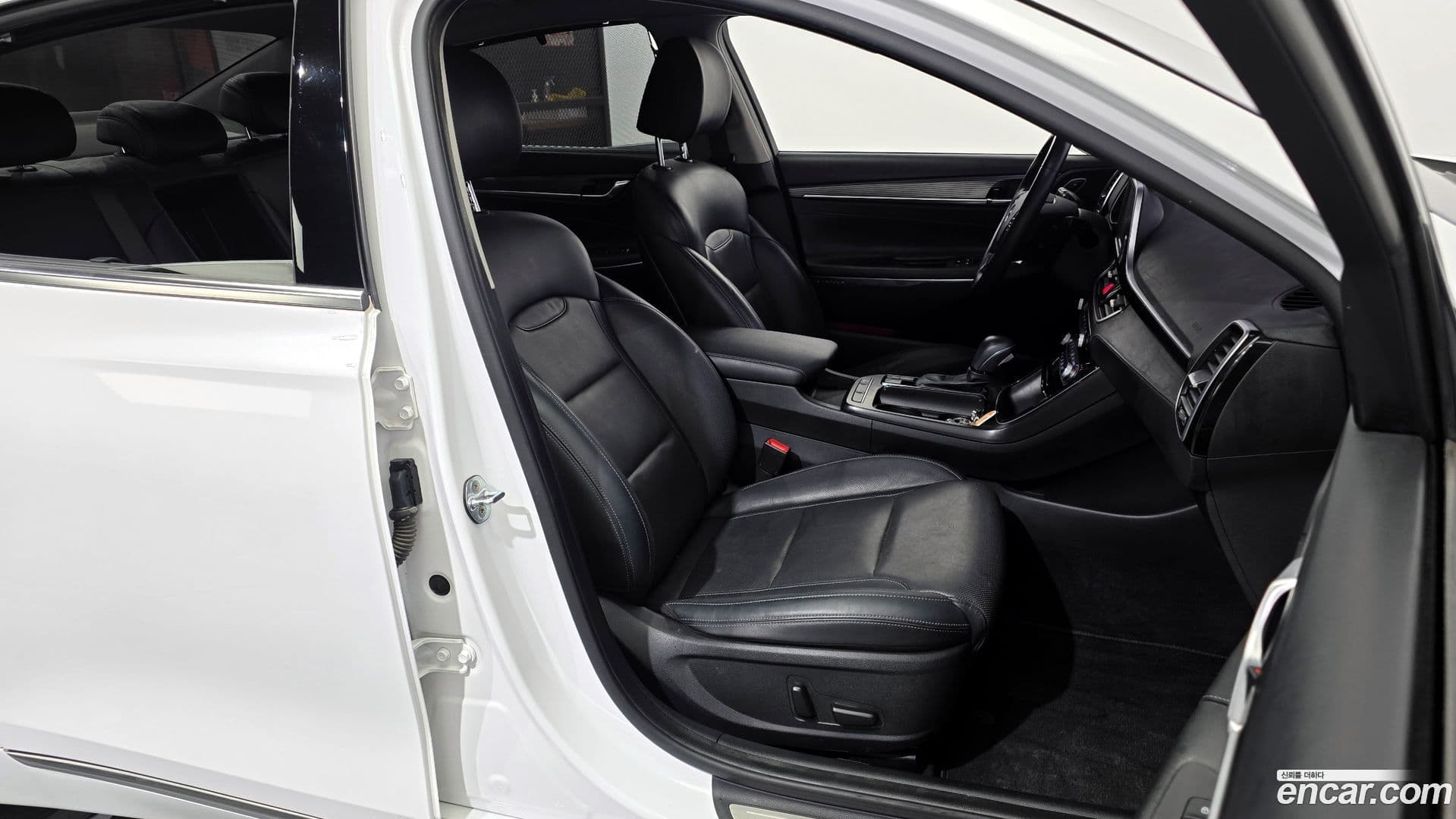 Main__Slider__Photo:Grandeur Hyundai 2017.0-11