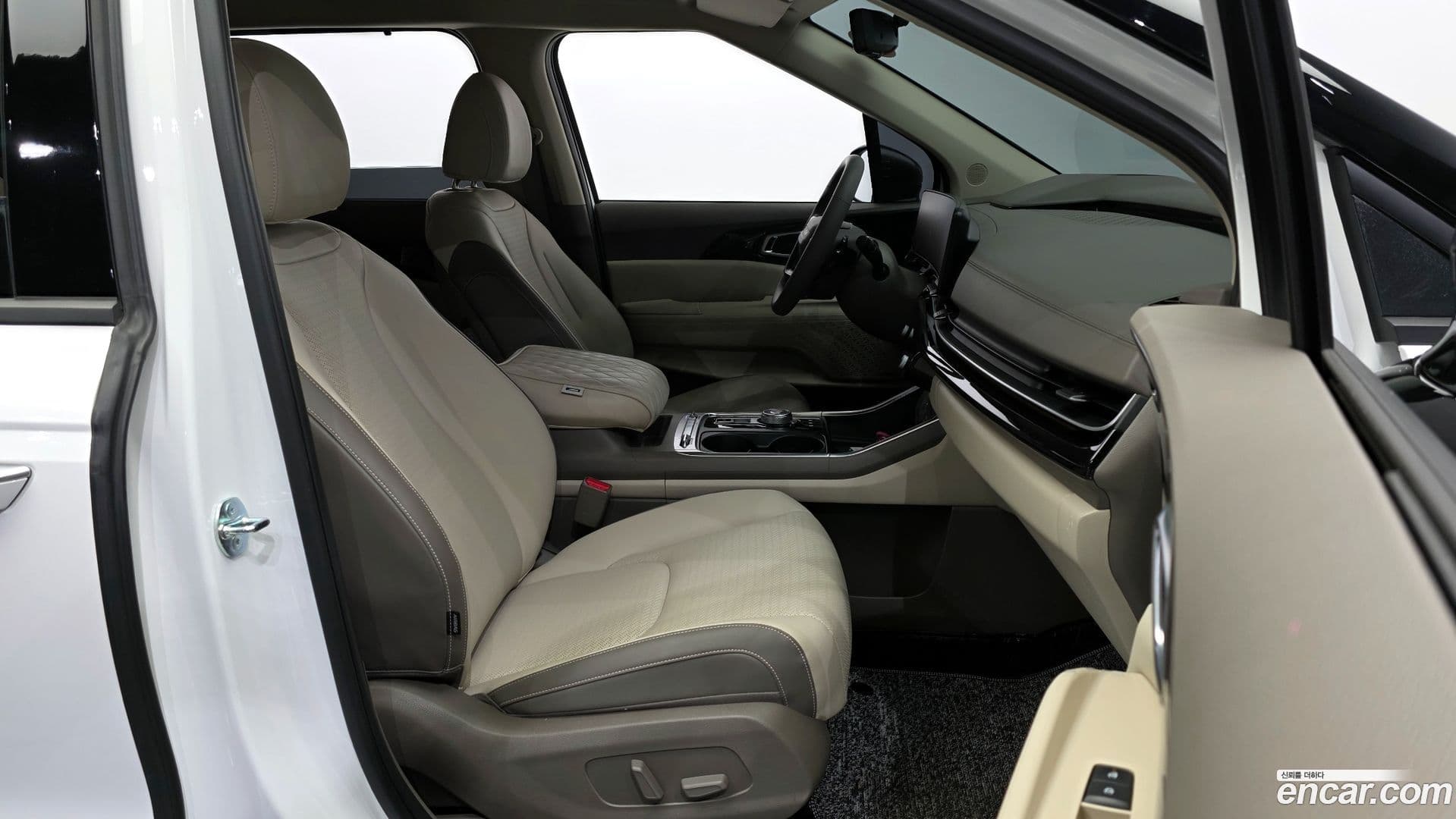 Main__Slider__Photo:Canival Kia 2025.6-10