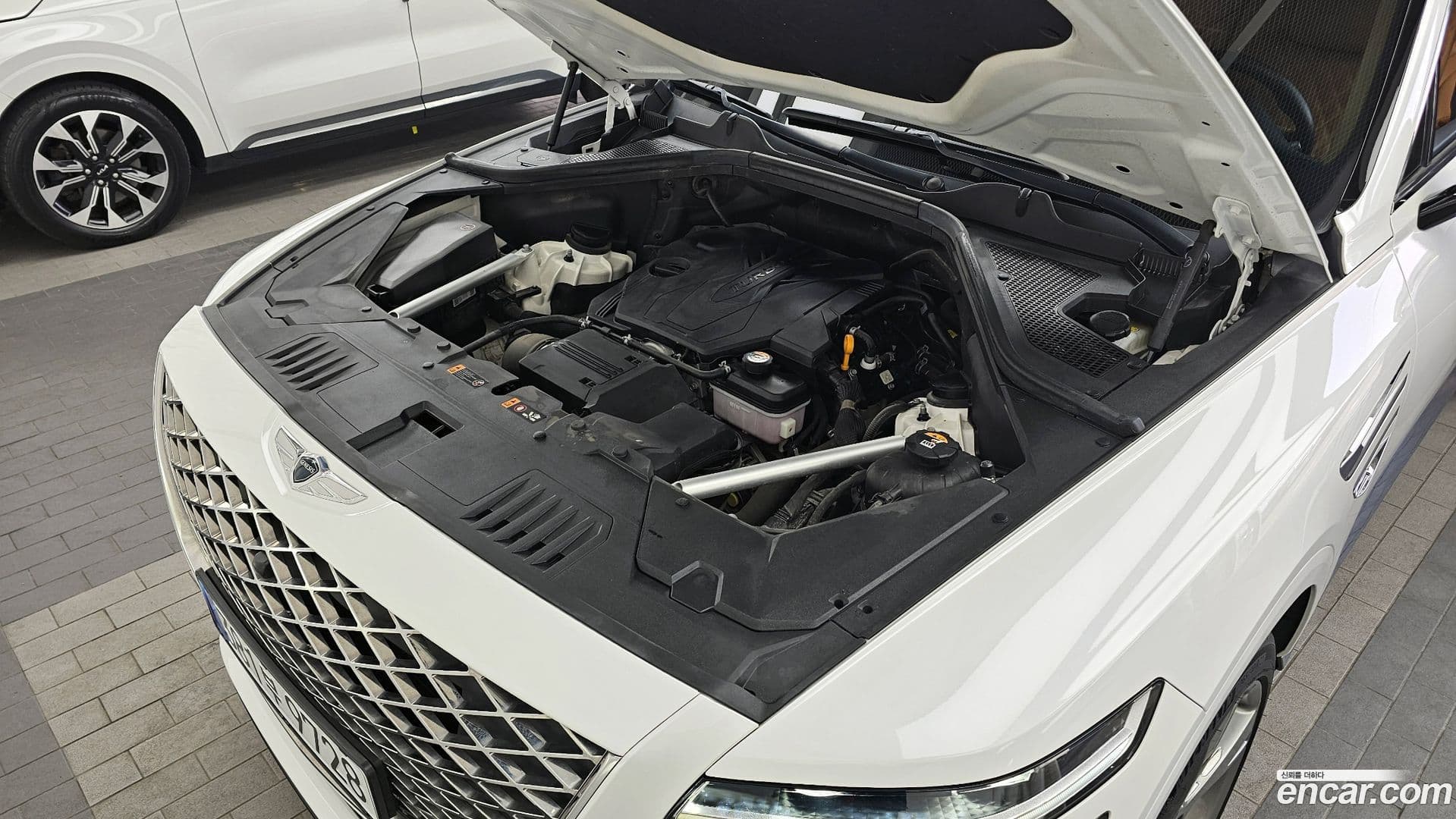 Main__Slider__Photo:GV80 Genesis 2022.4-5