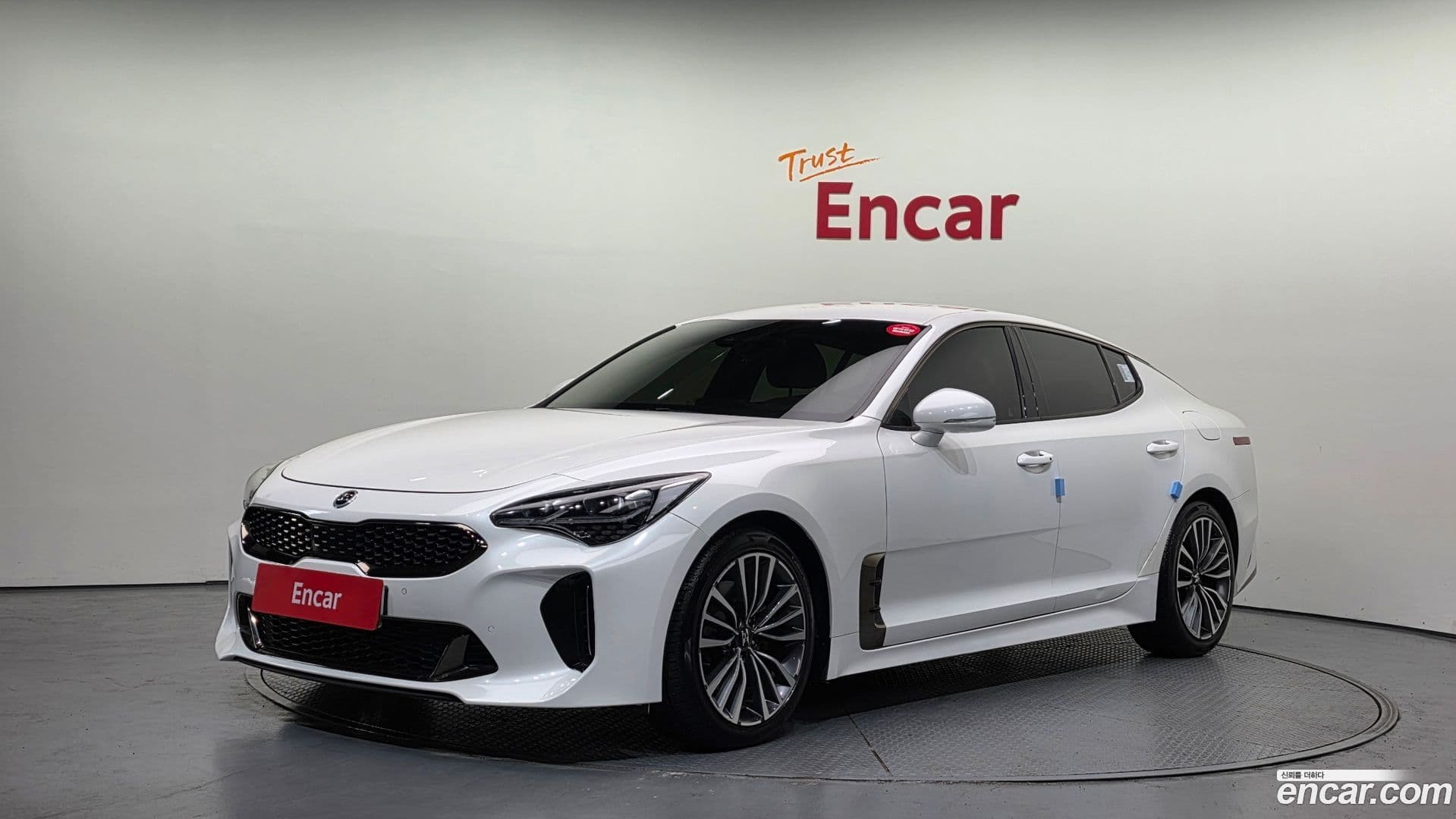 Main__Slider__Photo:Stinger Kia 2017.6-0