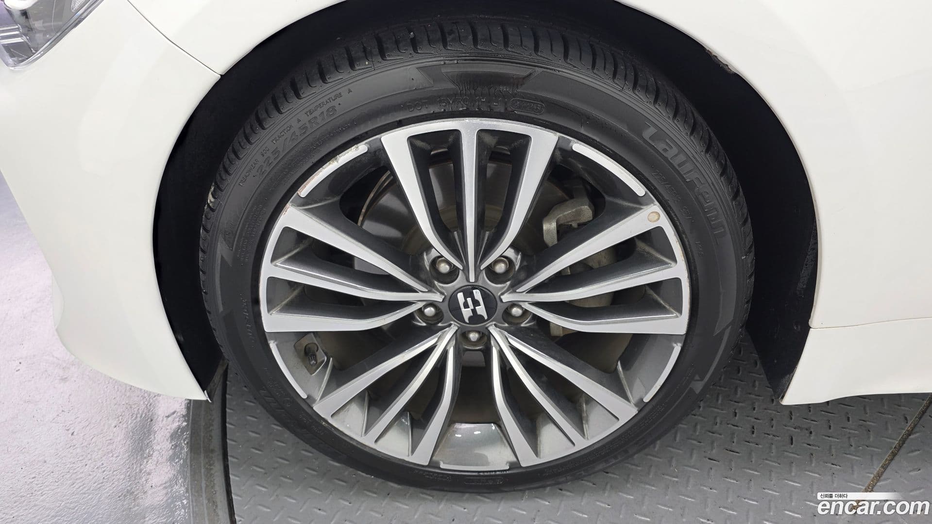 Main__Slider__Photo:Stinger Kia 2017.6-4