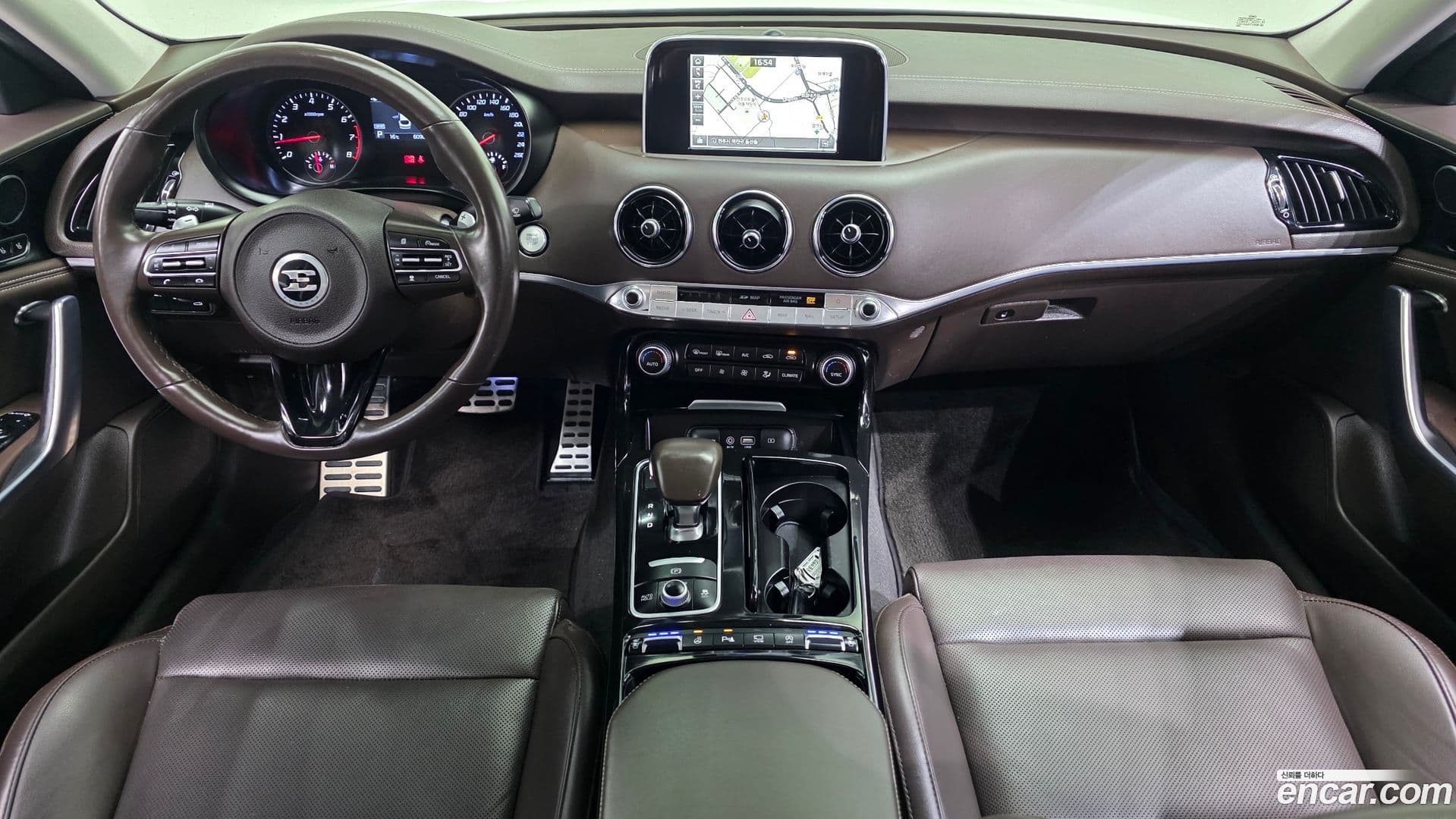 Main__Slider__Photo:Stinger Kia 2017.6-6