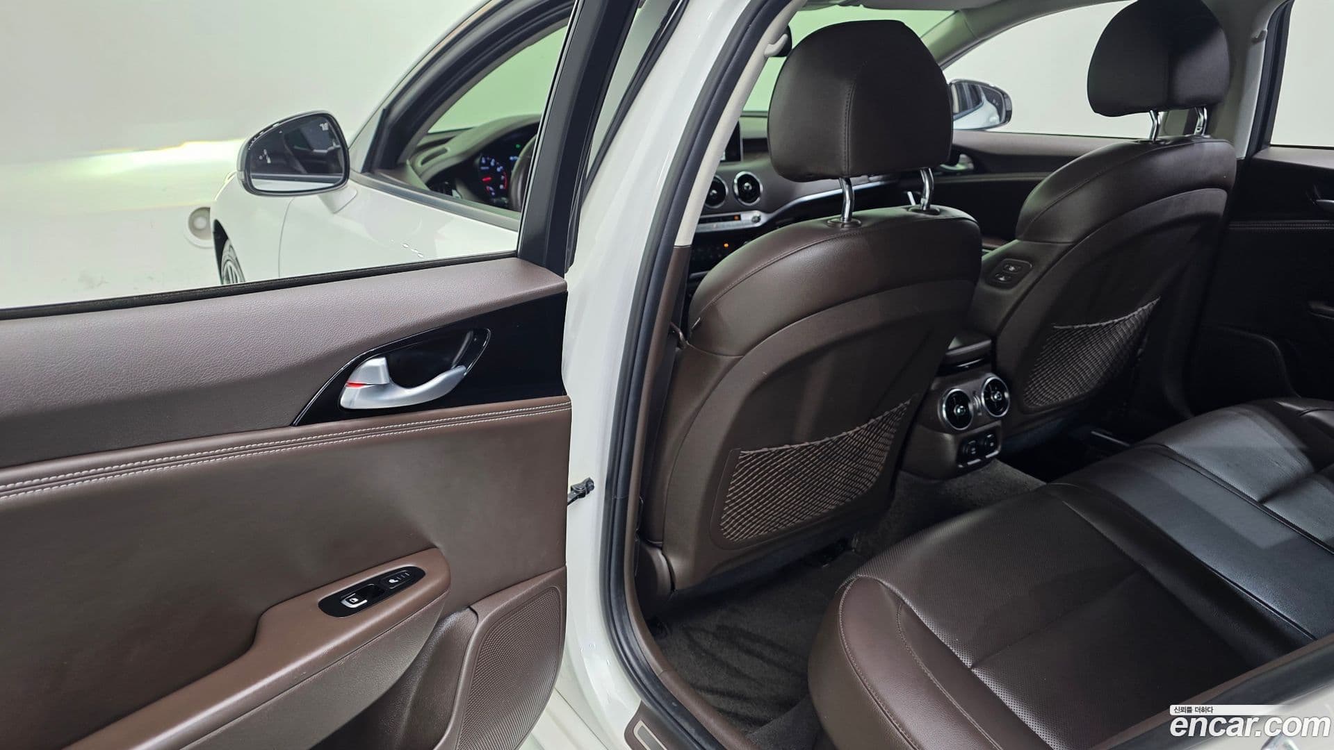 Main__Slider__Photo:Stinger Kia 2017.6-16