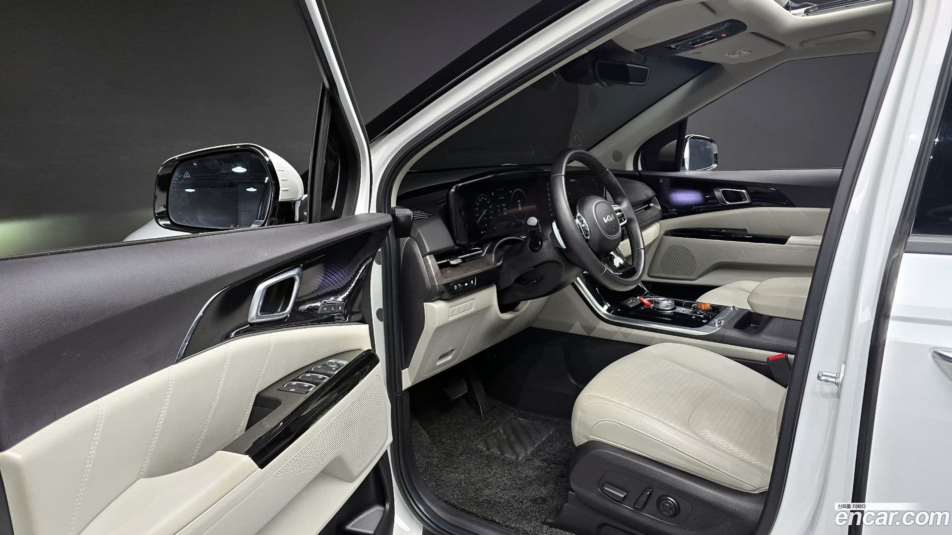 Main__Slider__Photo:Canival Kia 2023.8-10