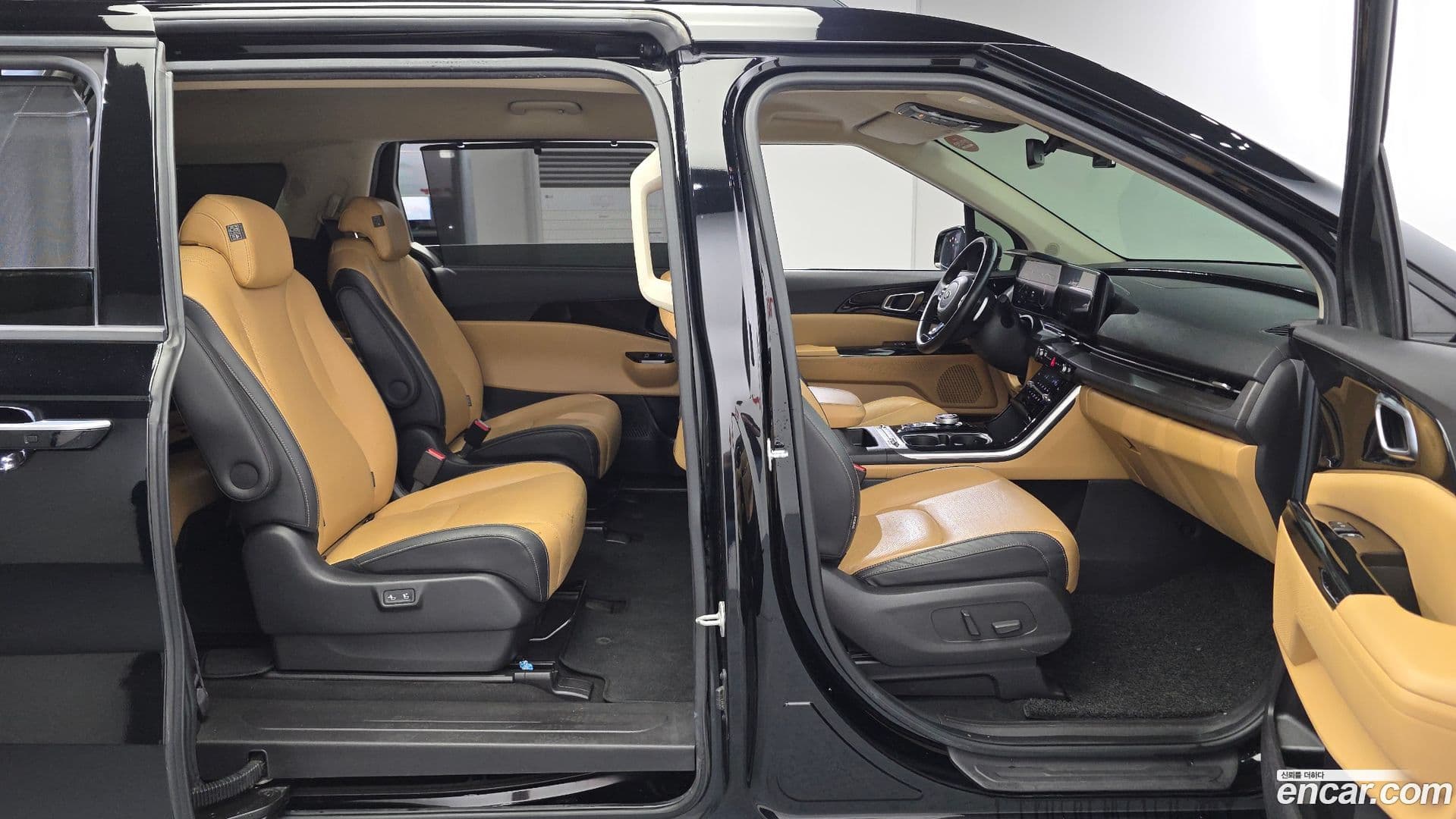 Main__Slider__Photo:Canival Kia 2021.1-10