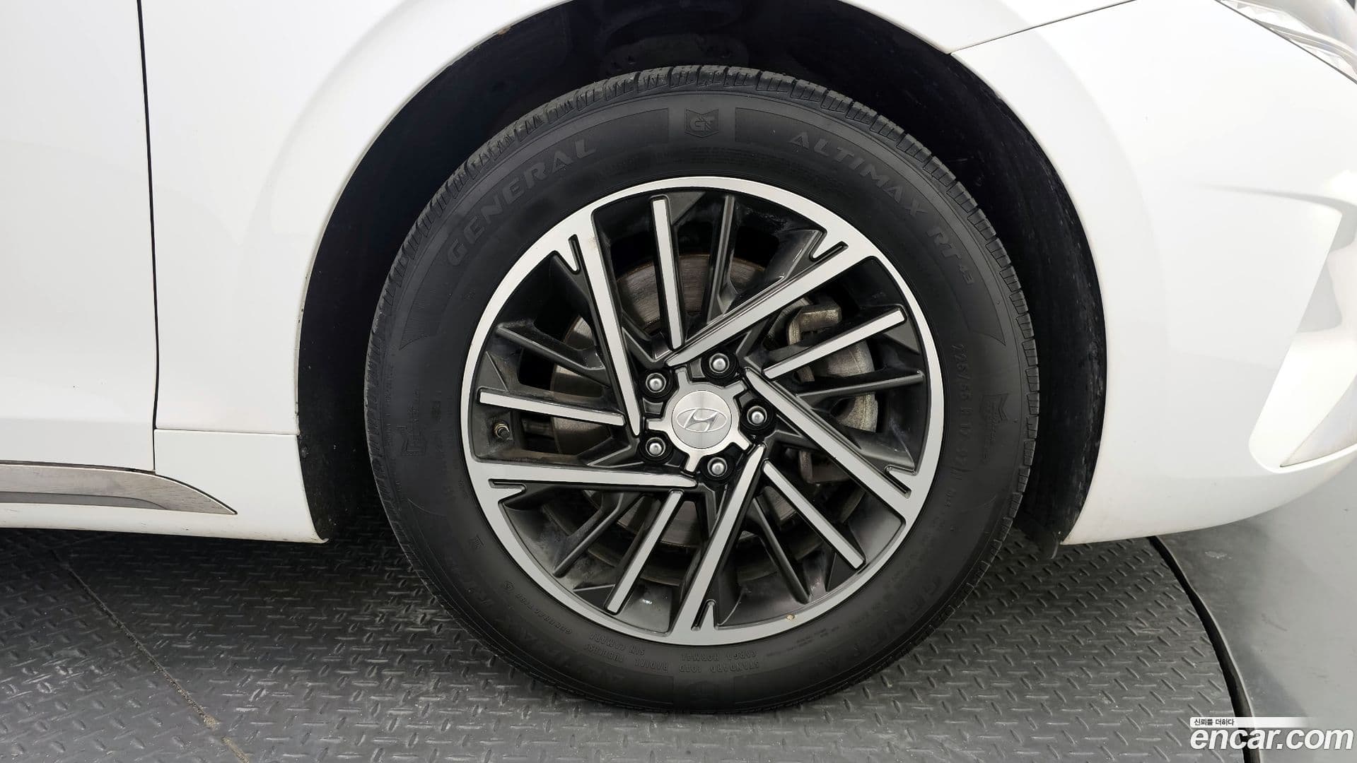 Main__Slider__Photo:Grandeur Hyundai 2022.9-4