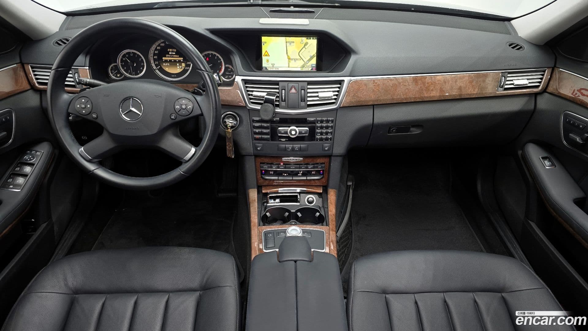 Main__Slider__Photo:E-Class Mercedes-Benz 2012.7-6