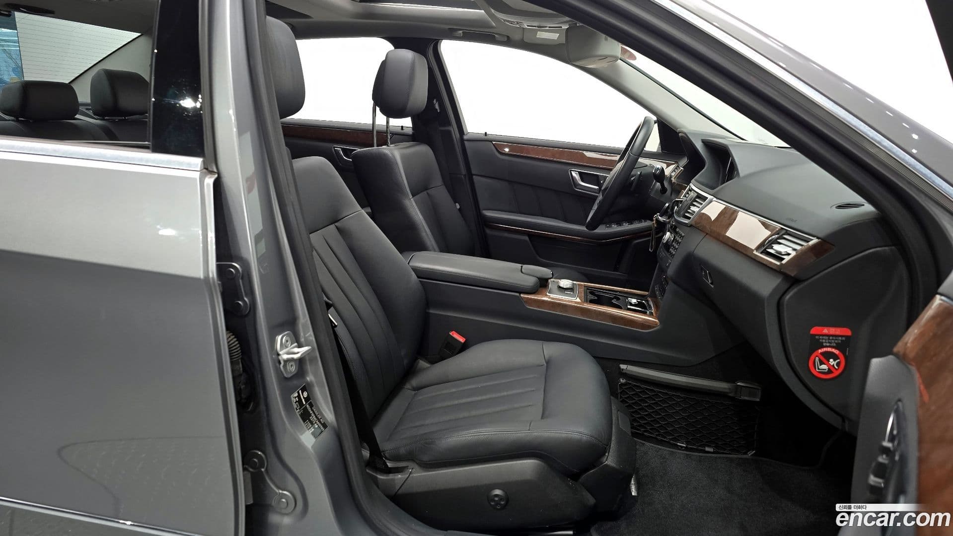 Main__Slider__Photo:E-Class Mercedes-Benz 2012.7-9