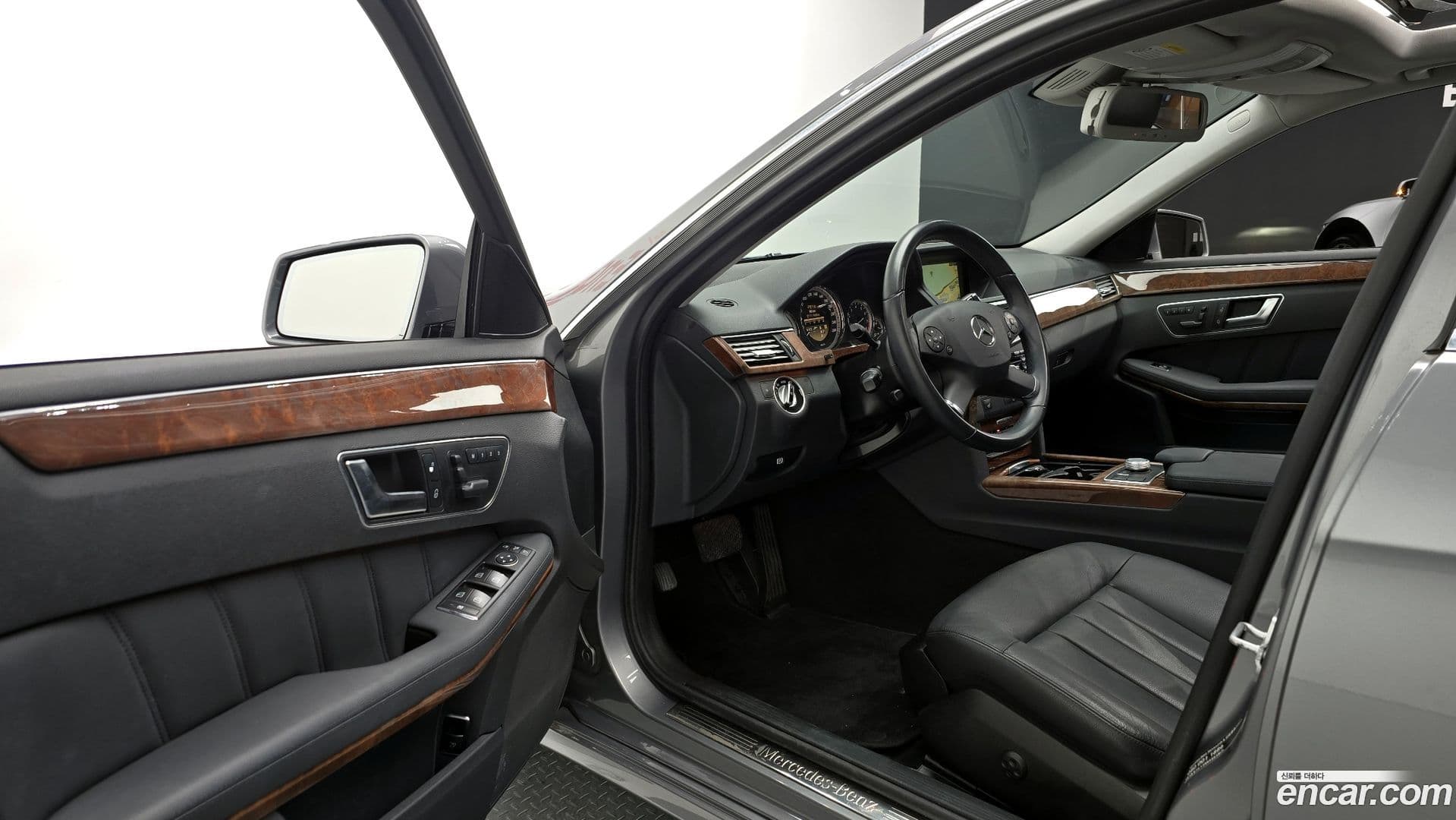 Main__Slider__Photo:E-Class Mercedes-Benz 2012.7-10