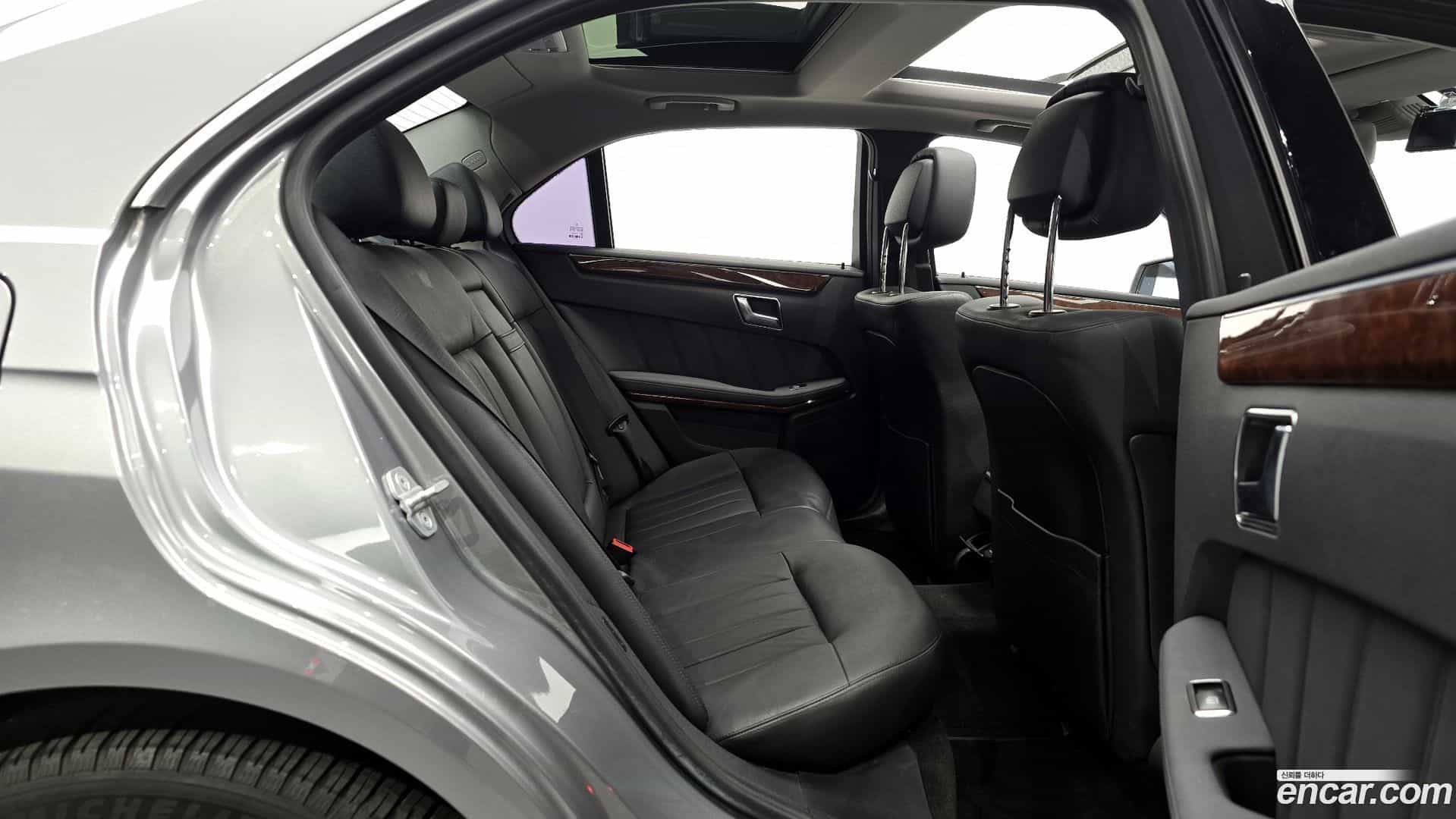 E-Class Mercedes-Benz 2012.7-OPTION-016