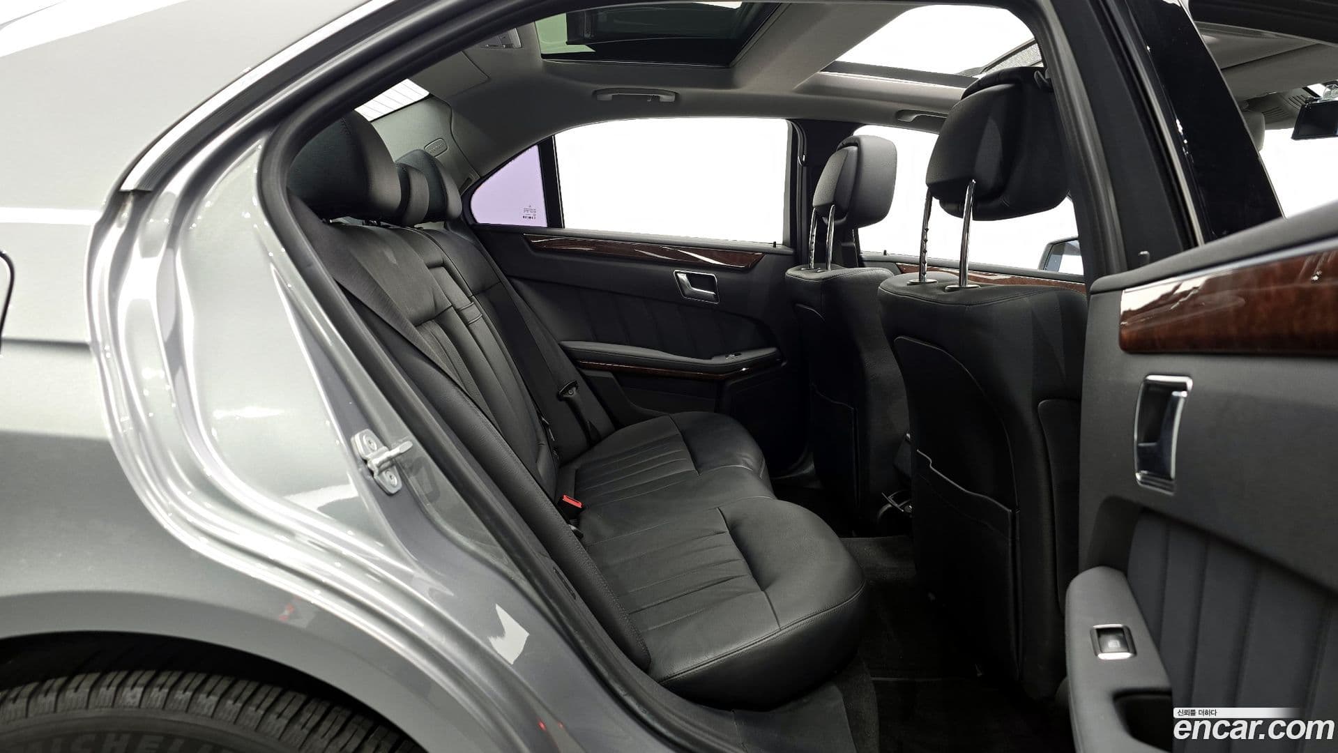 Main__Slider__Photo:E-Class Mercedes-Benz 2012.7-11