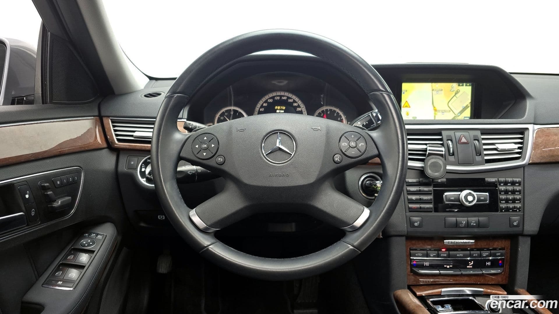 Main__Slider__Photo:E-Class Mercedes-Benz 2012.7-12
