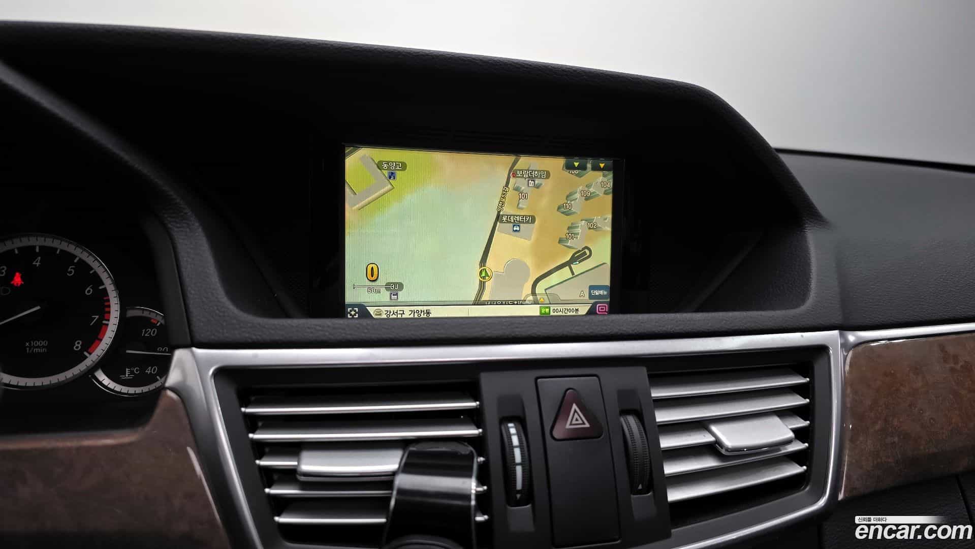 E-Class Mercedes-Benz 2012.7-OPTION-018