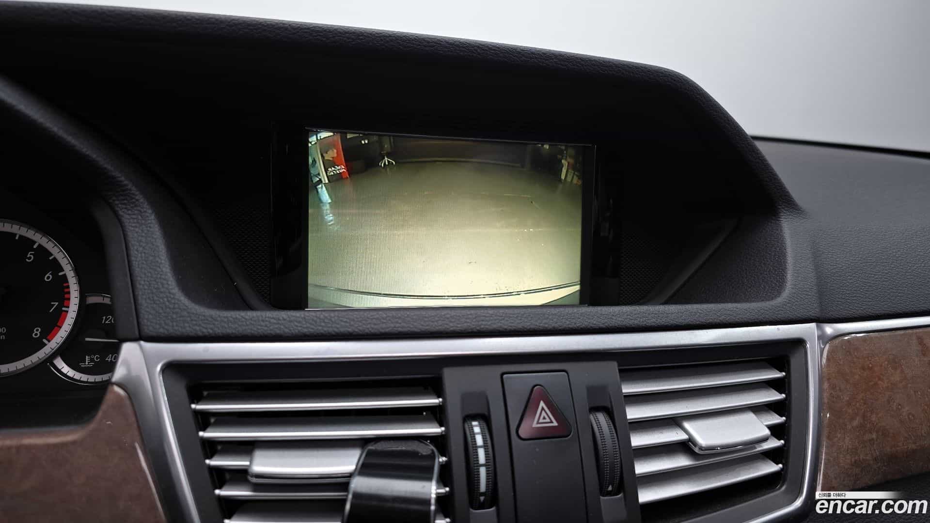 E-Class Mercedes-Benz 2012.7-OPTION-019