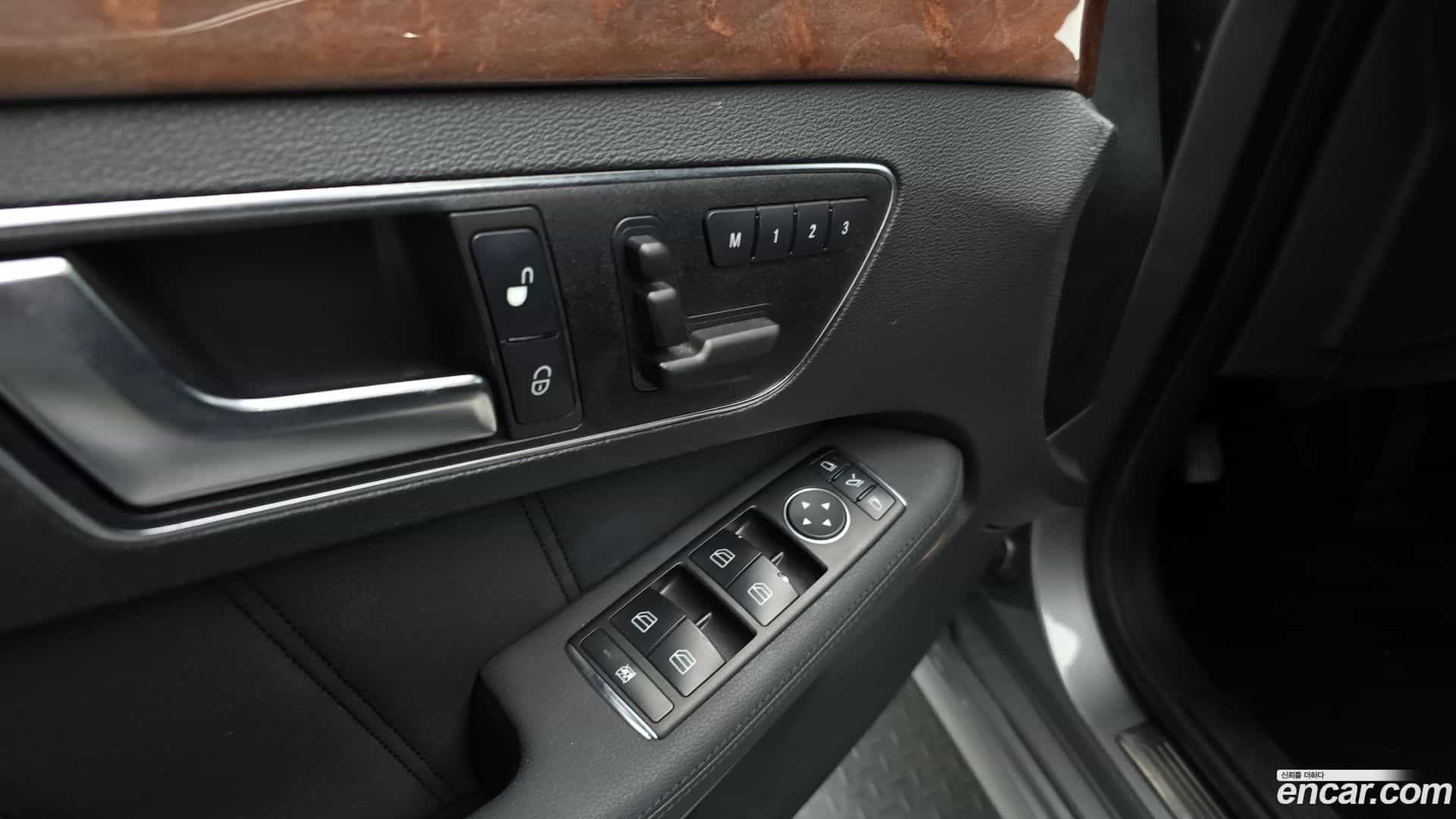 E-Class Mercedes-Benz 2012.7-OPTION-021