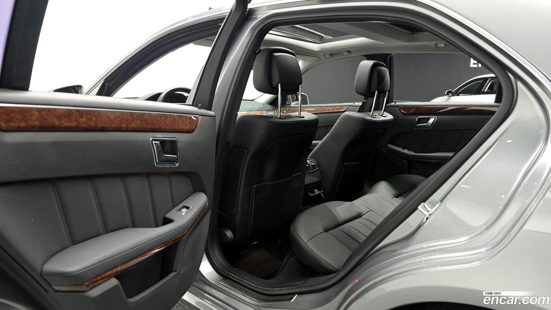 Main__Slider__Photo:E-Class Mercedes-Benz 2012.7-18