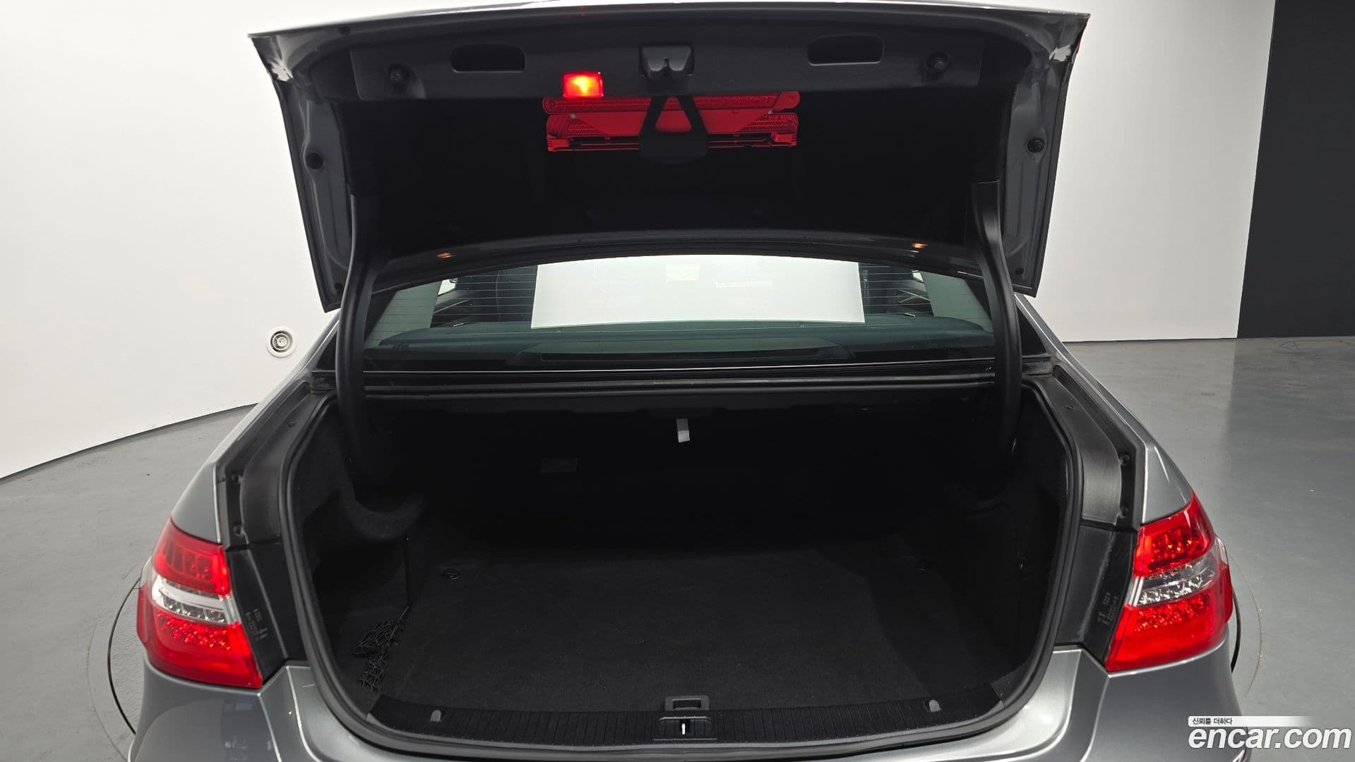 Main__Slider__Photo:E-Class Mercedes-Benz 2012.7-19