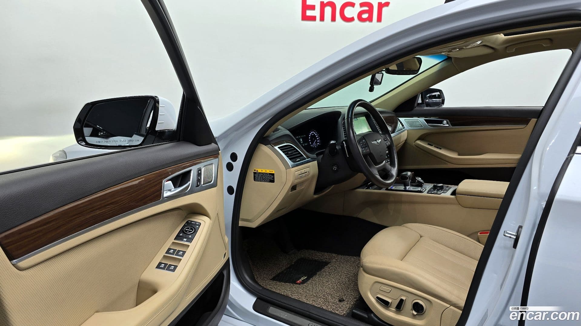 Main__Slider__Photo:G80 Genesis 2016.6-10