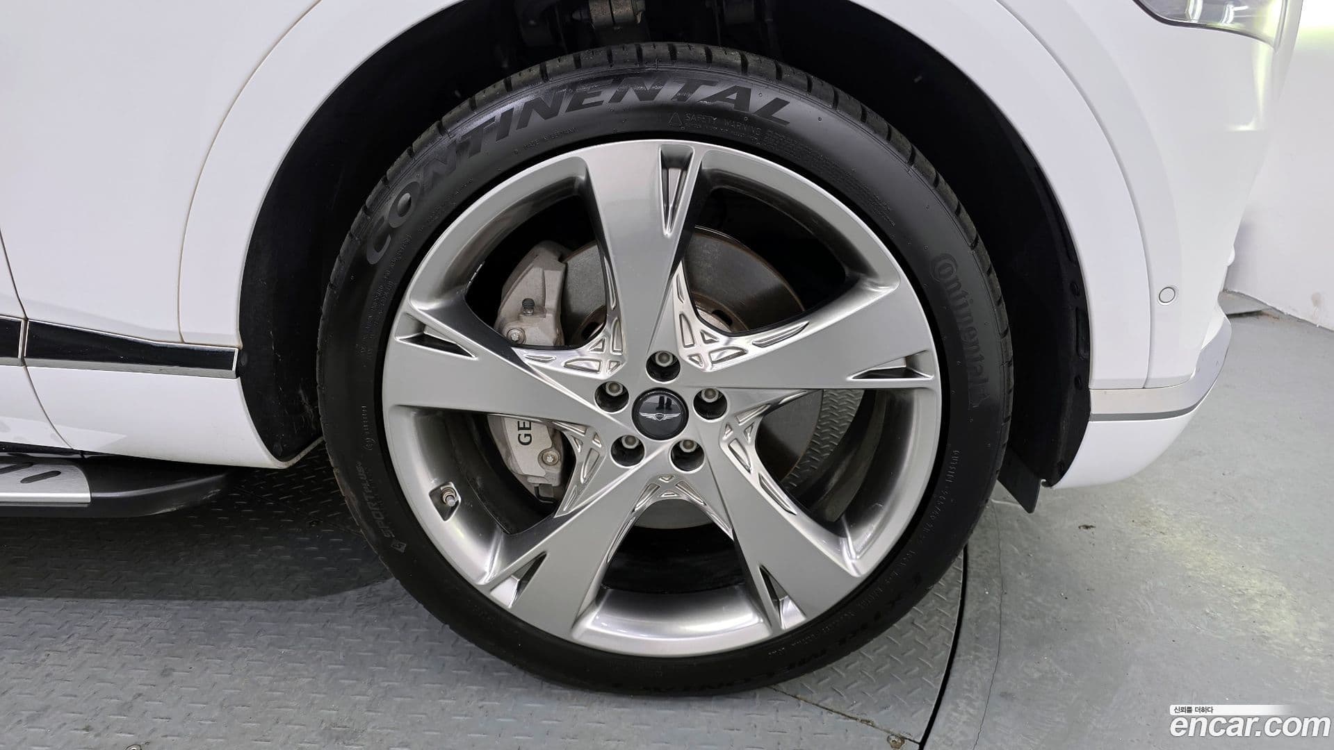 Main__Slider__Photo:GV80 Genesis 2022.3-4