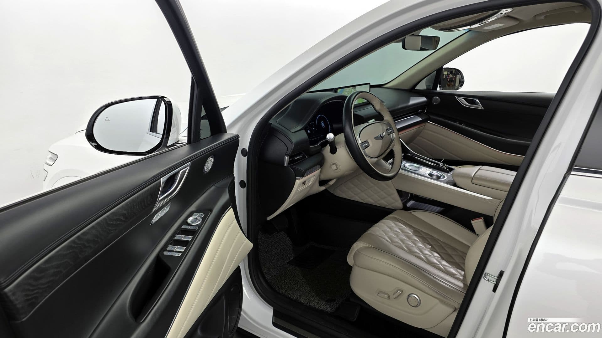 Main__Slider__Photo:GV80 Genesis 2022.3-9