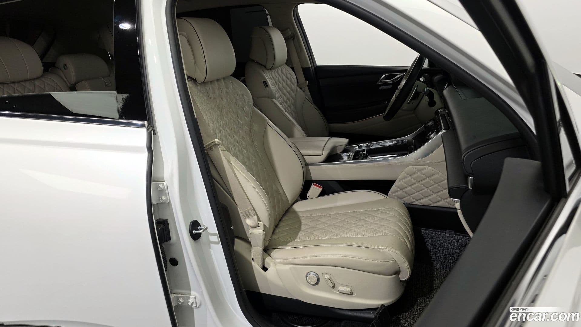 Main__Slider__Photo:GV80 Genesis 2022.3-11