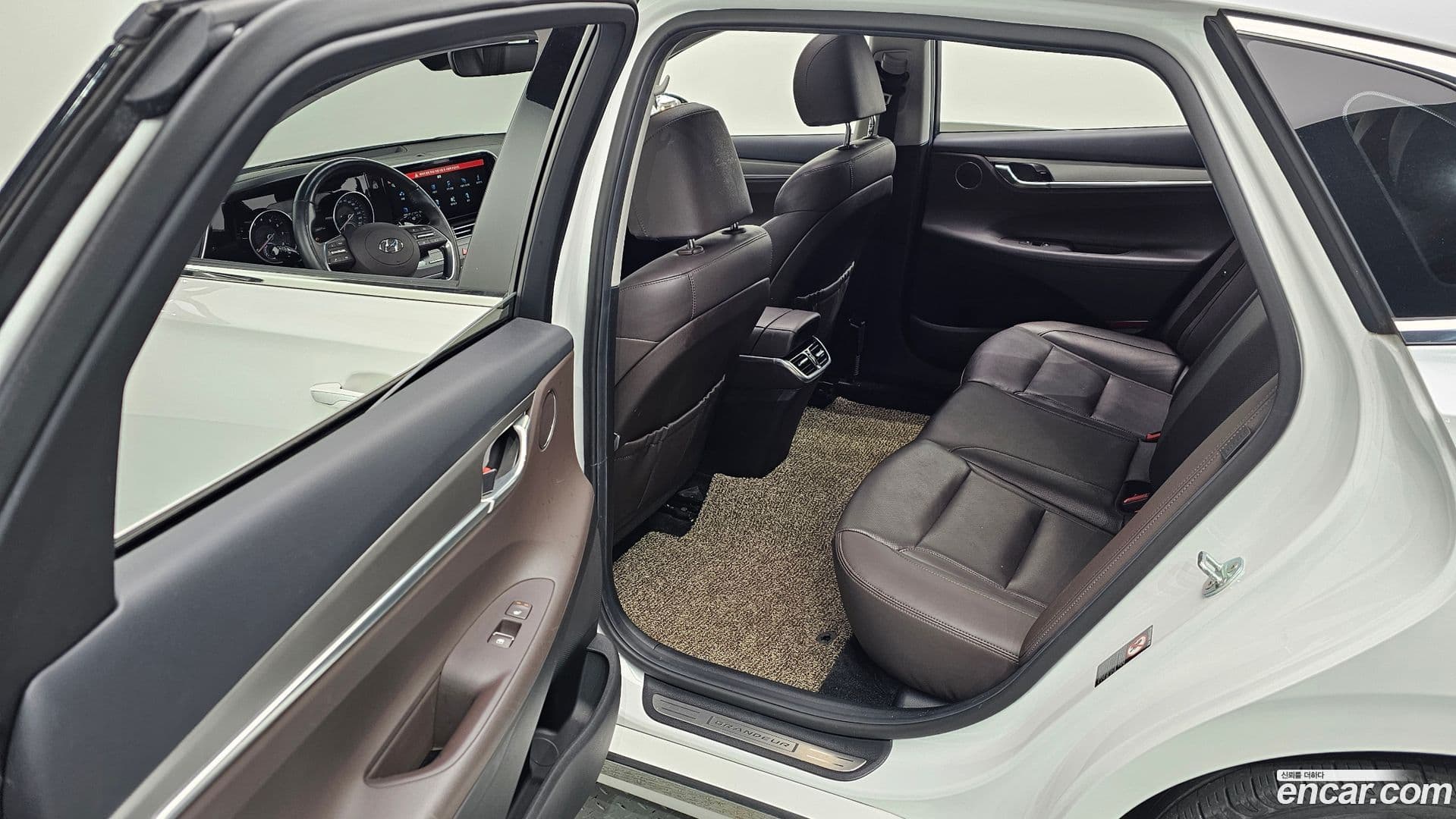 Main__Slider__Photo:Grandeur Hyundai 2020.9-9