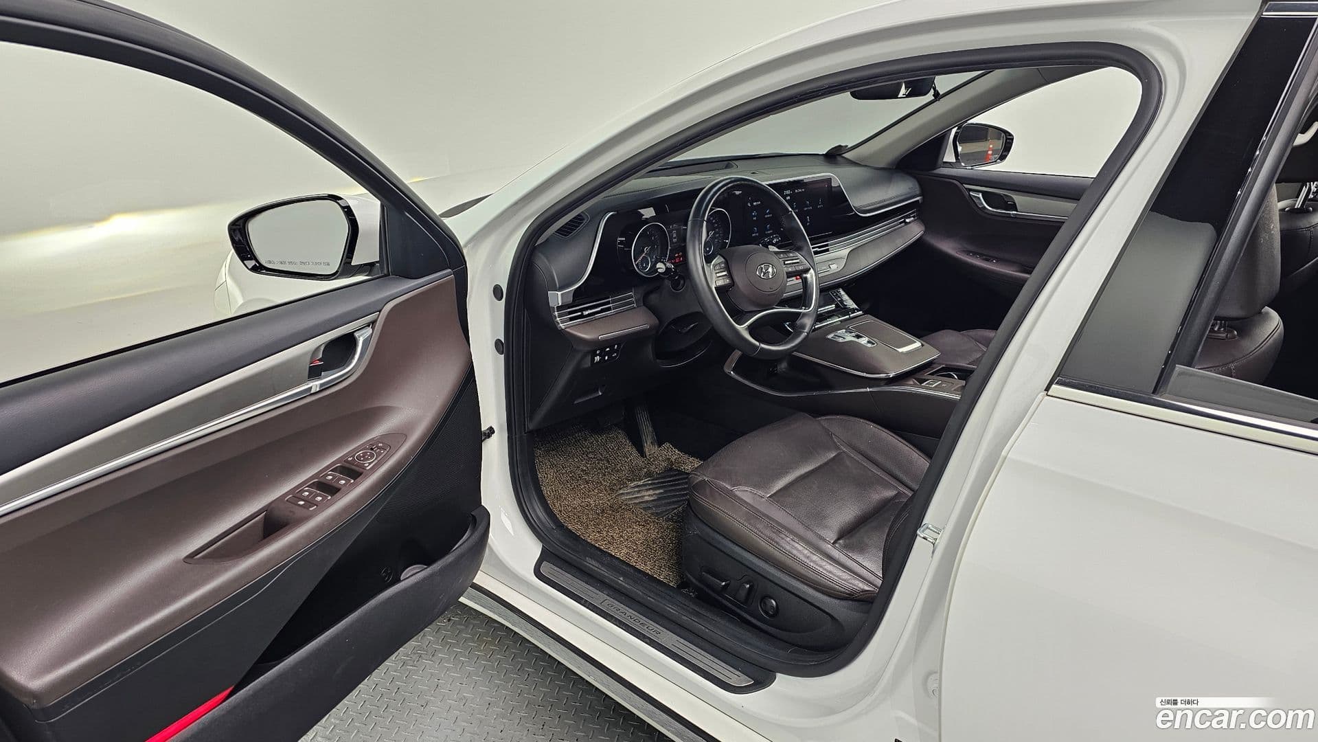 Main__Slider__Photo:Grandeur Hyundai 2020.9-10