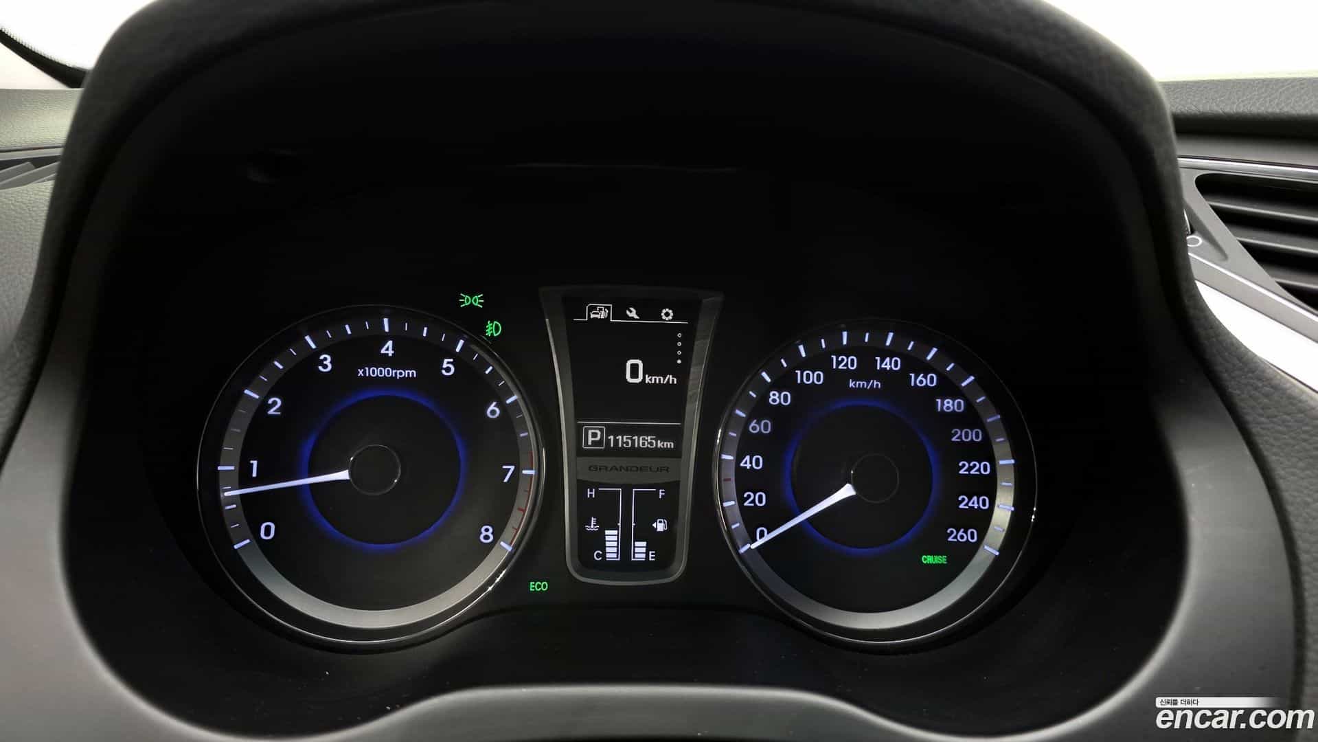 Grandeur Hyundai 2015.10-INNER-008