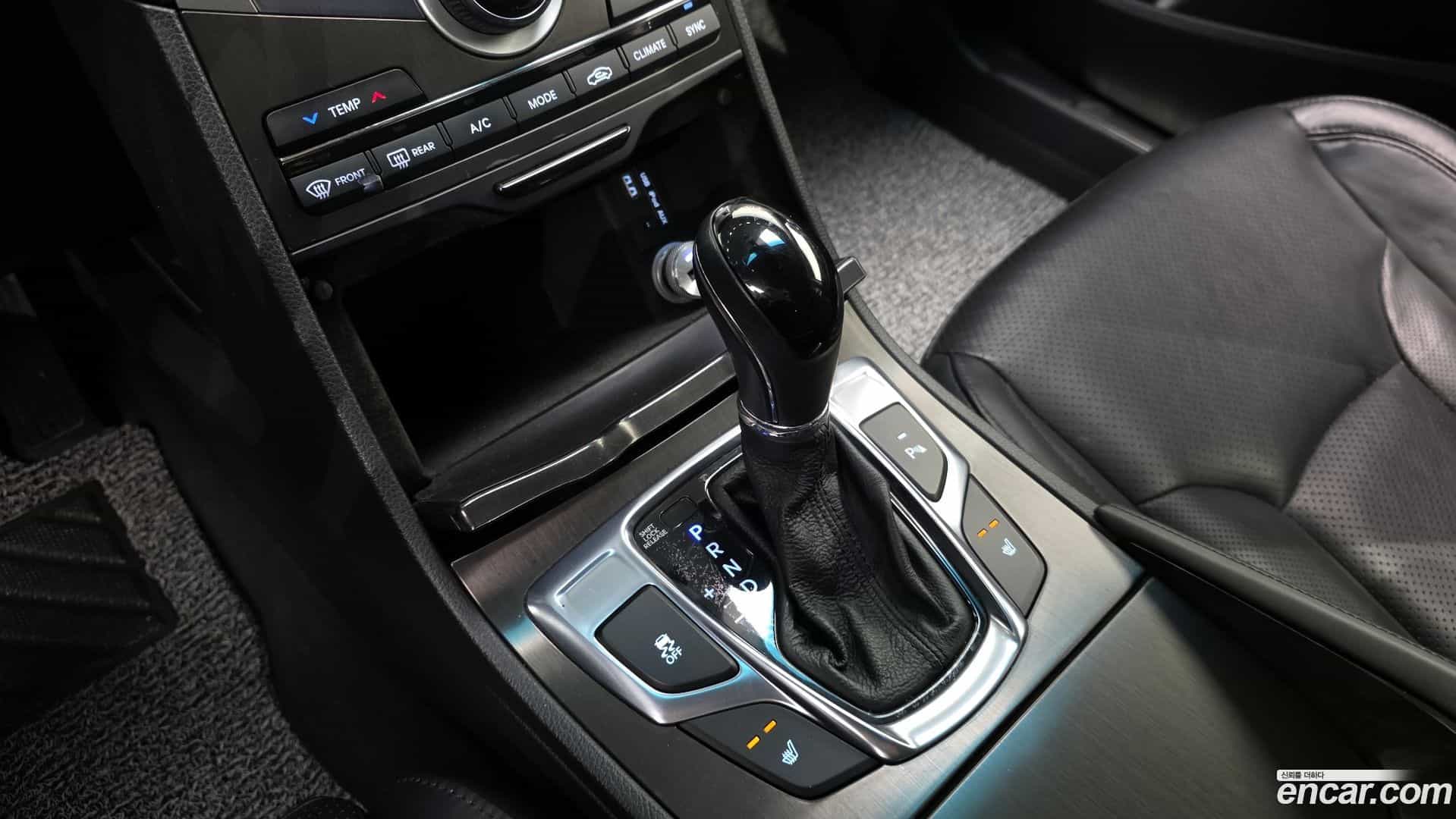 Grandeur Hyundai 2015.10-INNER-009