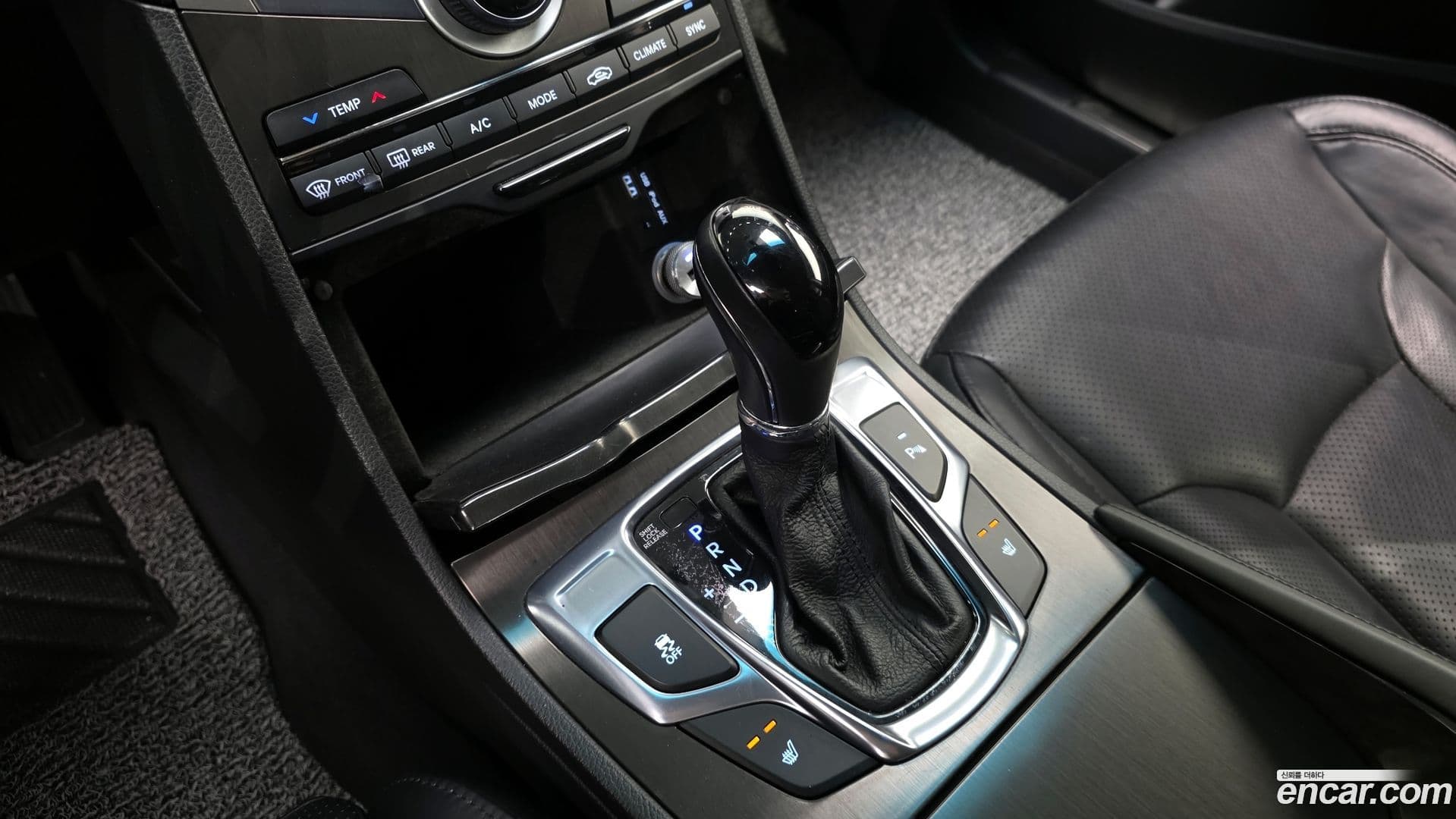 Main__Slider__Photo:Grandeur Hyundai 2015.10-8