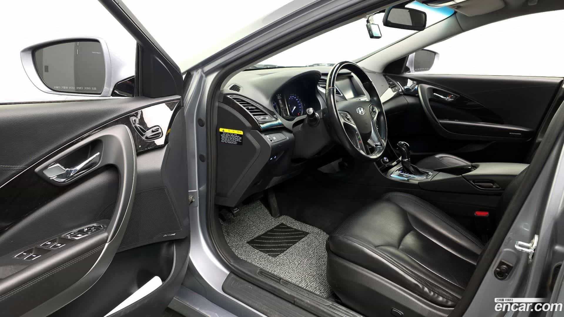 Grandeur Hyundai 2015.10-INNER-010