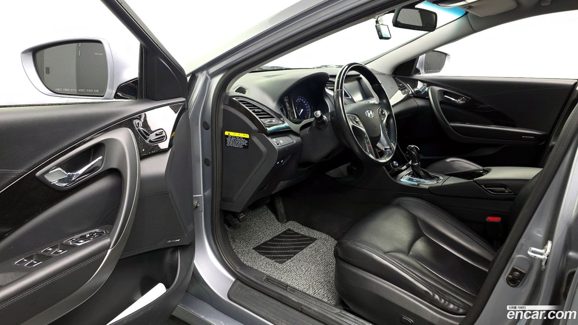 Main__Slider__Photo:Grandeur Hyundai 2015.10-9