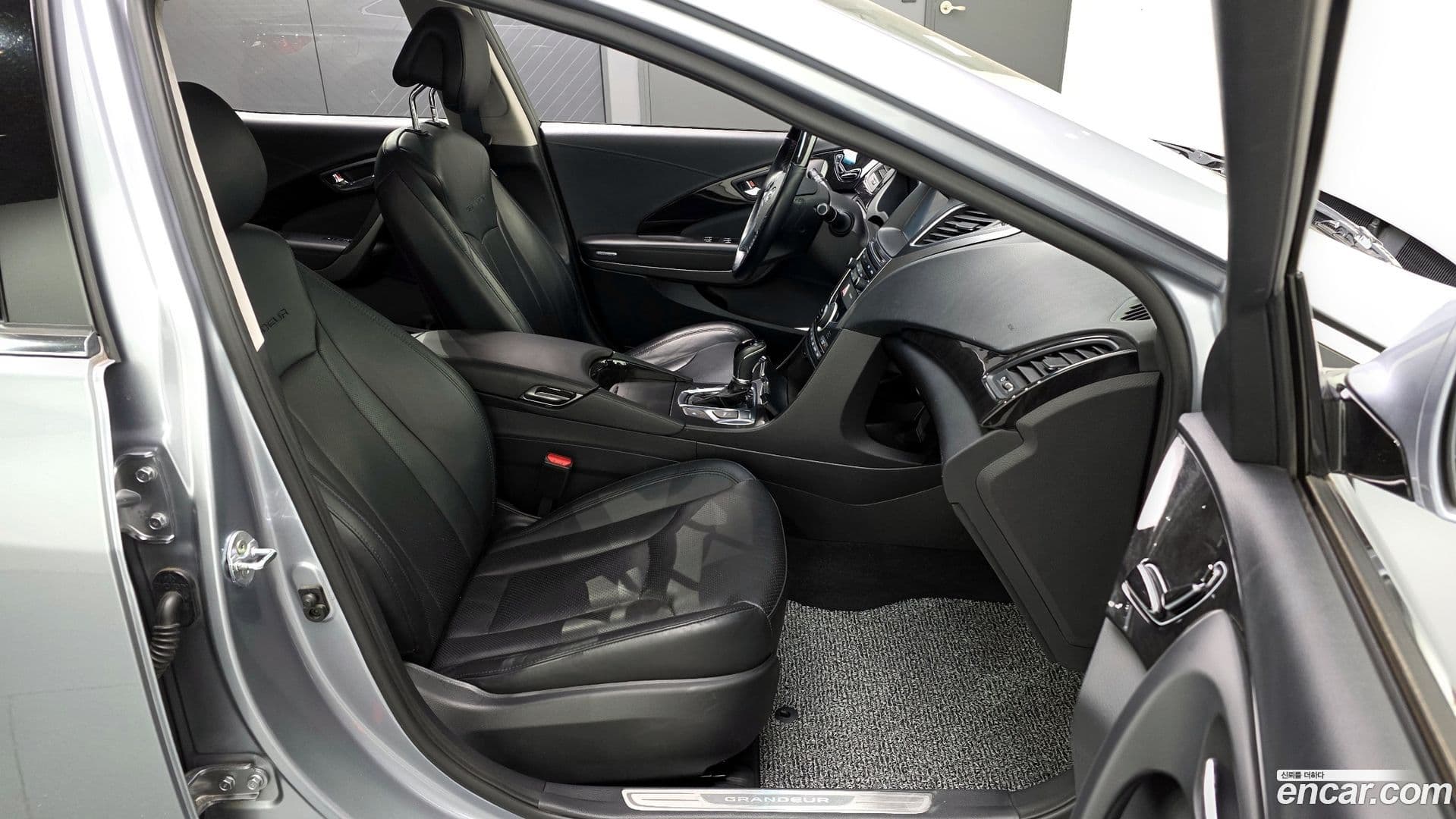 Main__Slider__Photo:Grandeur Hyundai 2015.10-12